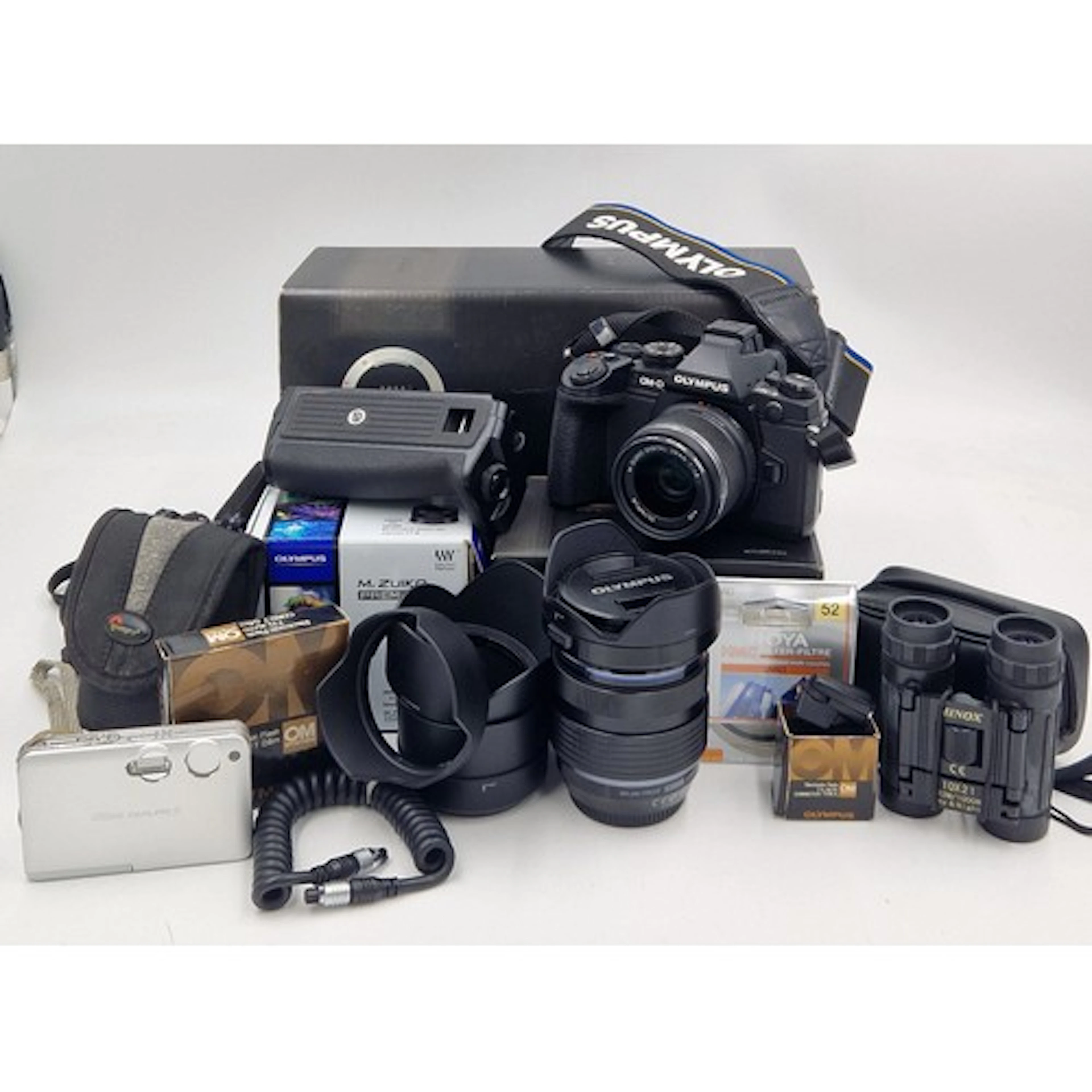Olympus OM-D E-M1 Mirrorless Digital Camera with Olympus bat...