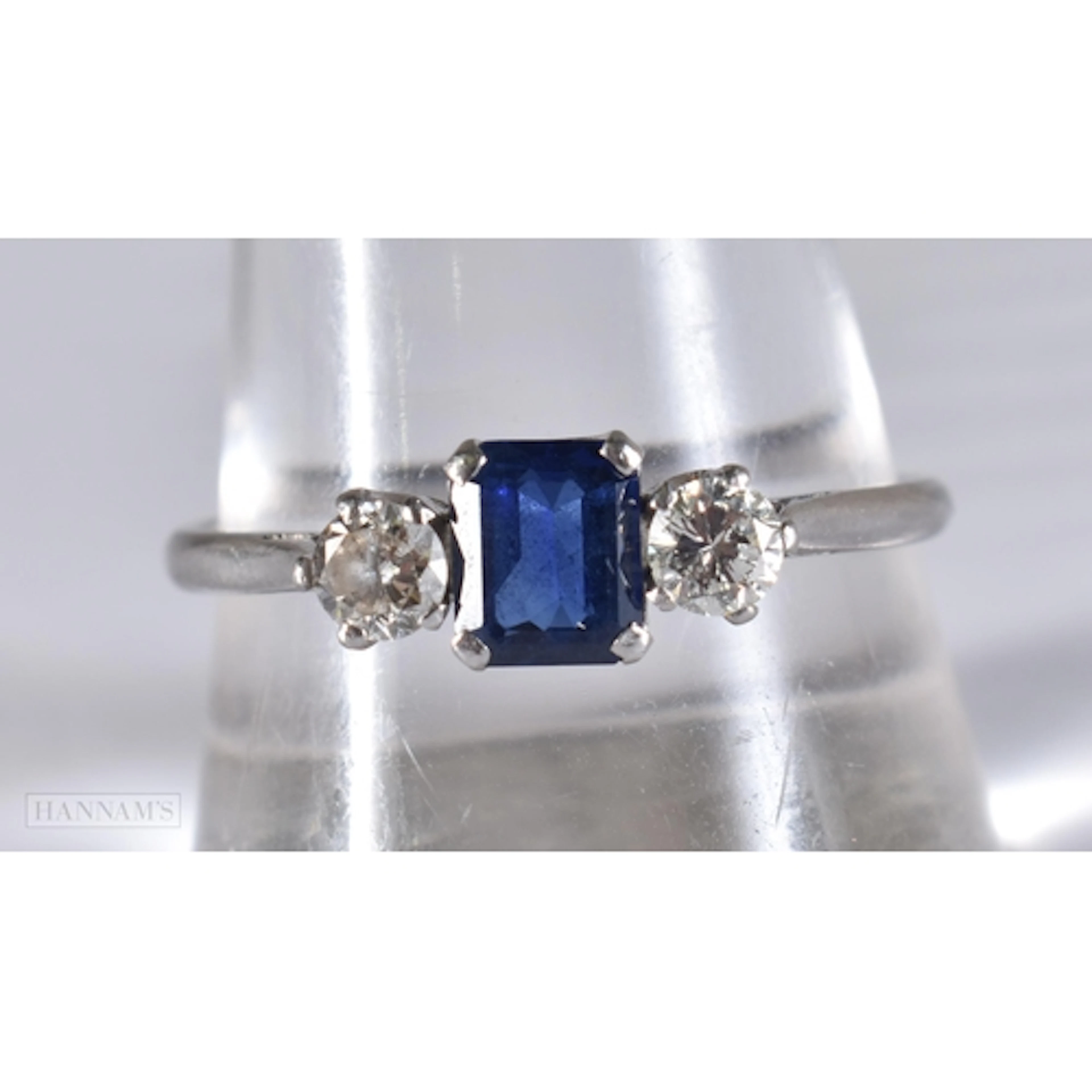 Platinum950 sapphire & diamond trilogy ring. Size V, (3g)