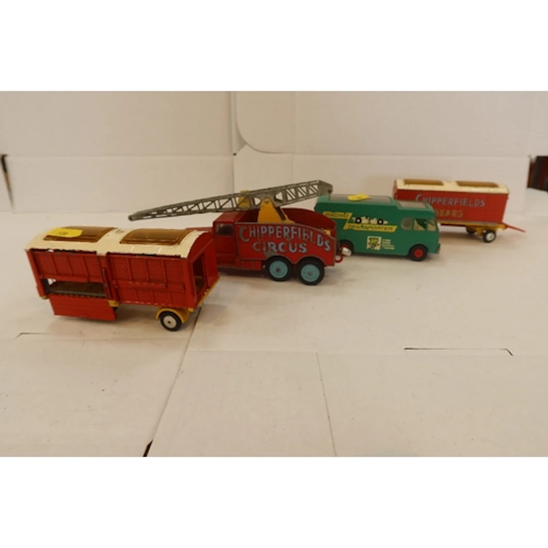 Corgi Chipperfields Circus crane together with two trailers ...