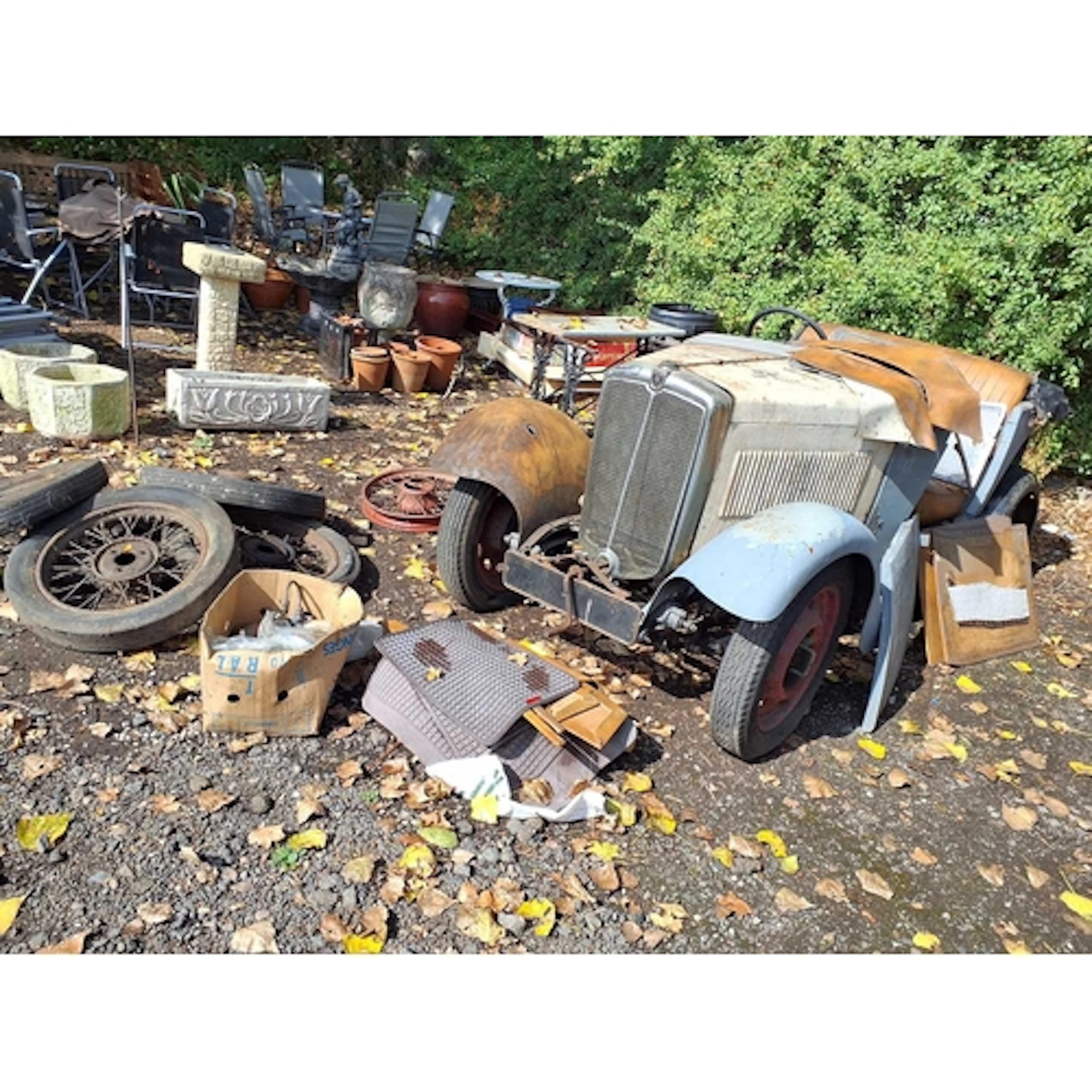 A 1930's MORRIS MINOR TOURER CAR, IDEAL FOR RESTORATION with...