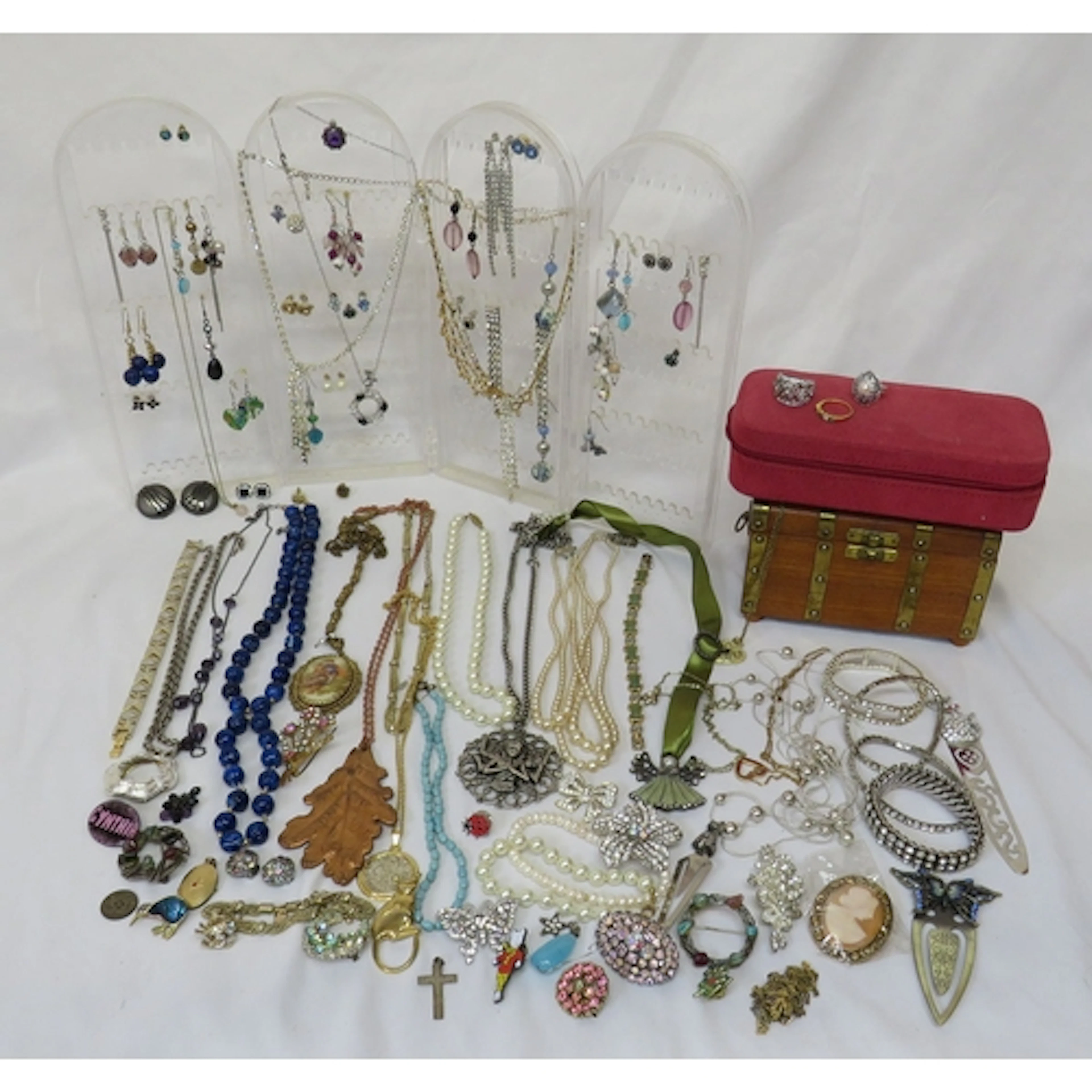 Vintage & Contemporary Costume Jewellery incl. rhinestone br...