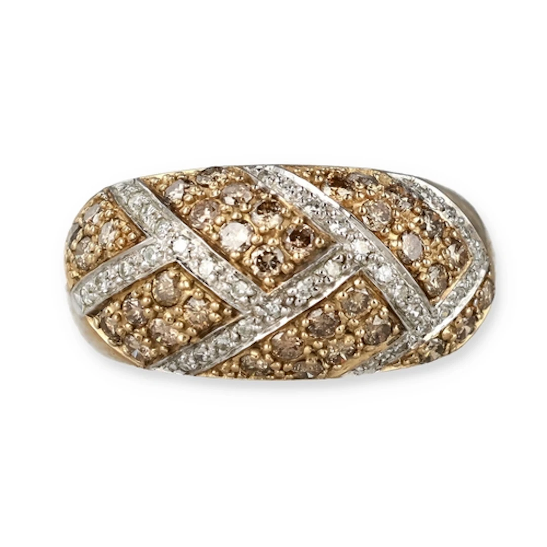 A 9 CARAT GOLD PAVÉ SET RING Weight: 6.9gms