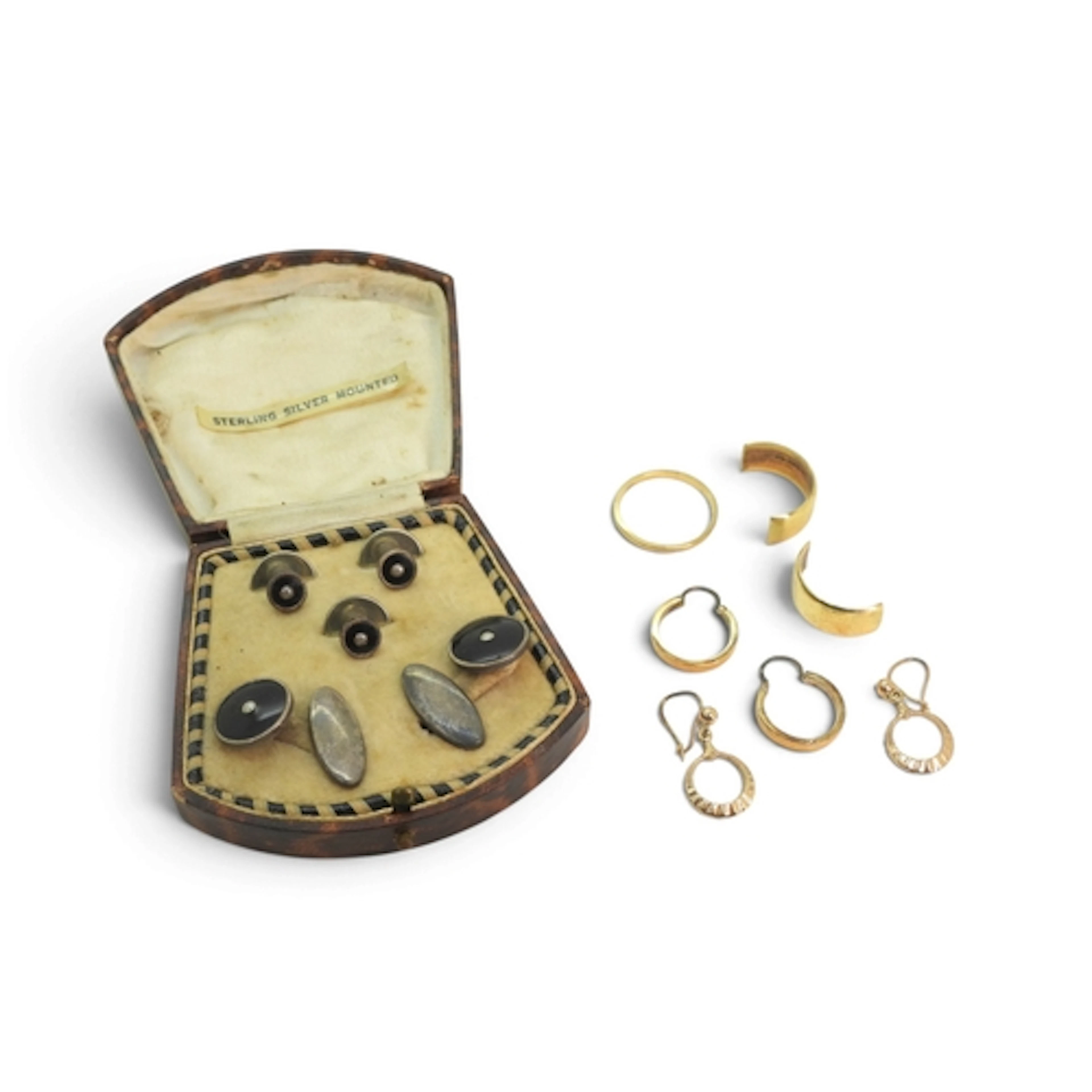 A collection of 9ct gold earrings, a 9ct wedding ring and a ...
