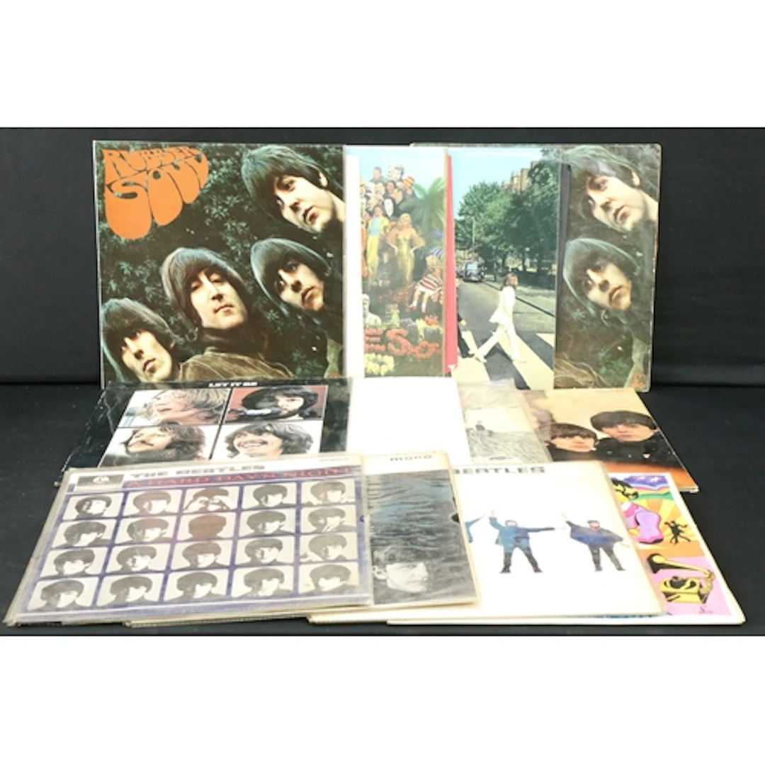 Vinyl - 12 mainly original UK pressing The Beatles LPs to in...