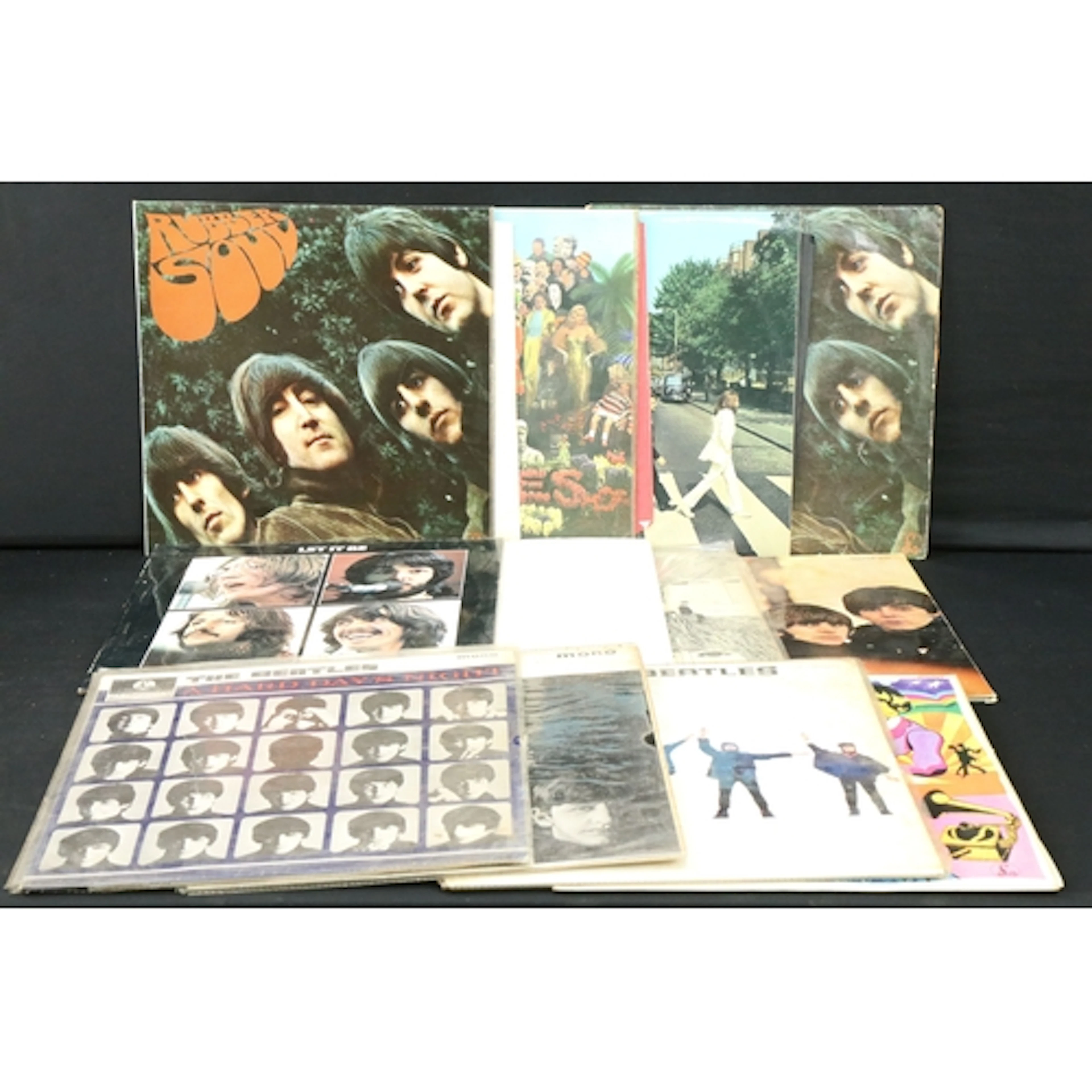Vinyl - 12 mainly original UK pressing The Beatles LPs to in...