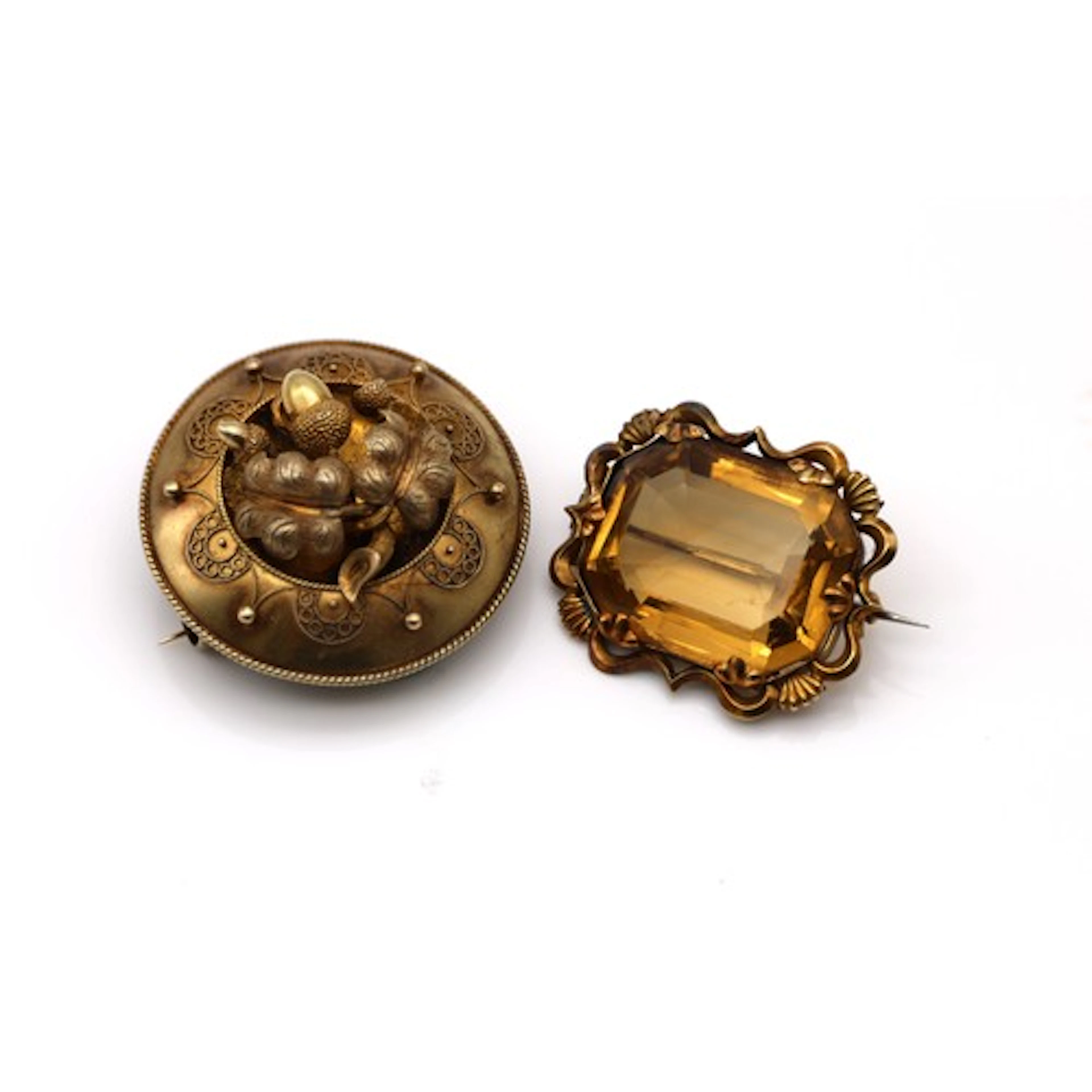A Victorian mourning brooch/pendant, of circular form, with ...