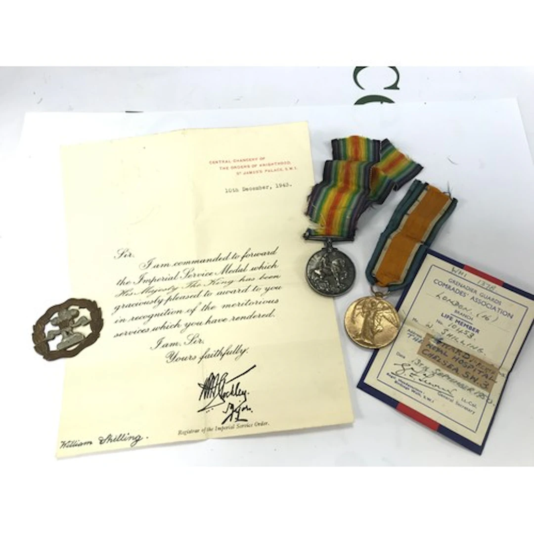 A WW1 pair of medals presented to SE-19557 PTE.D HAGON A.V.C...