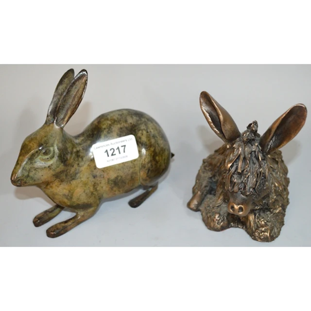 20th Century patinated bronze figure of a hare, 16cm wide, t...