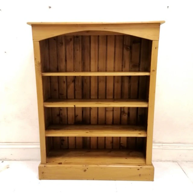 Pine floor standing bookshelf with arched detail - 96cm x 30...