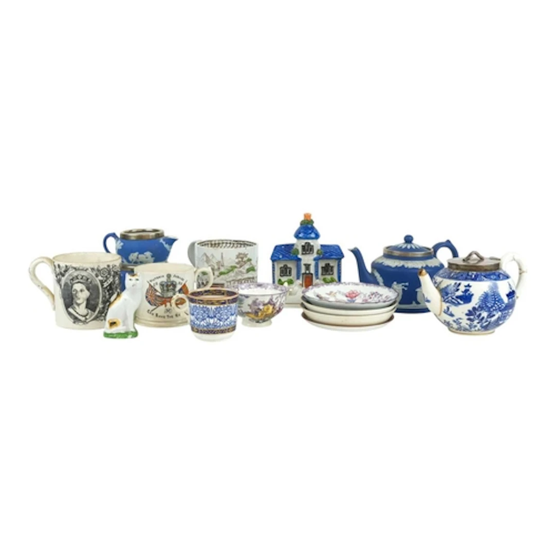 A Victorian Worcester blue and white teapot. With a hallmark...