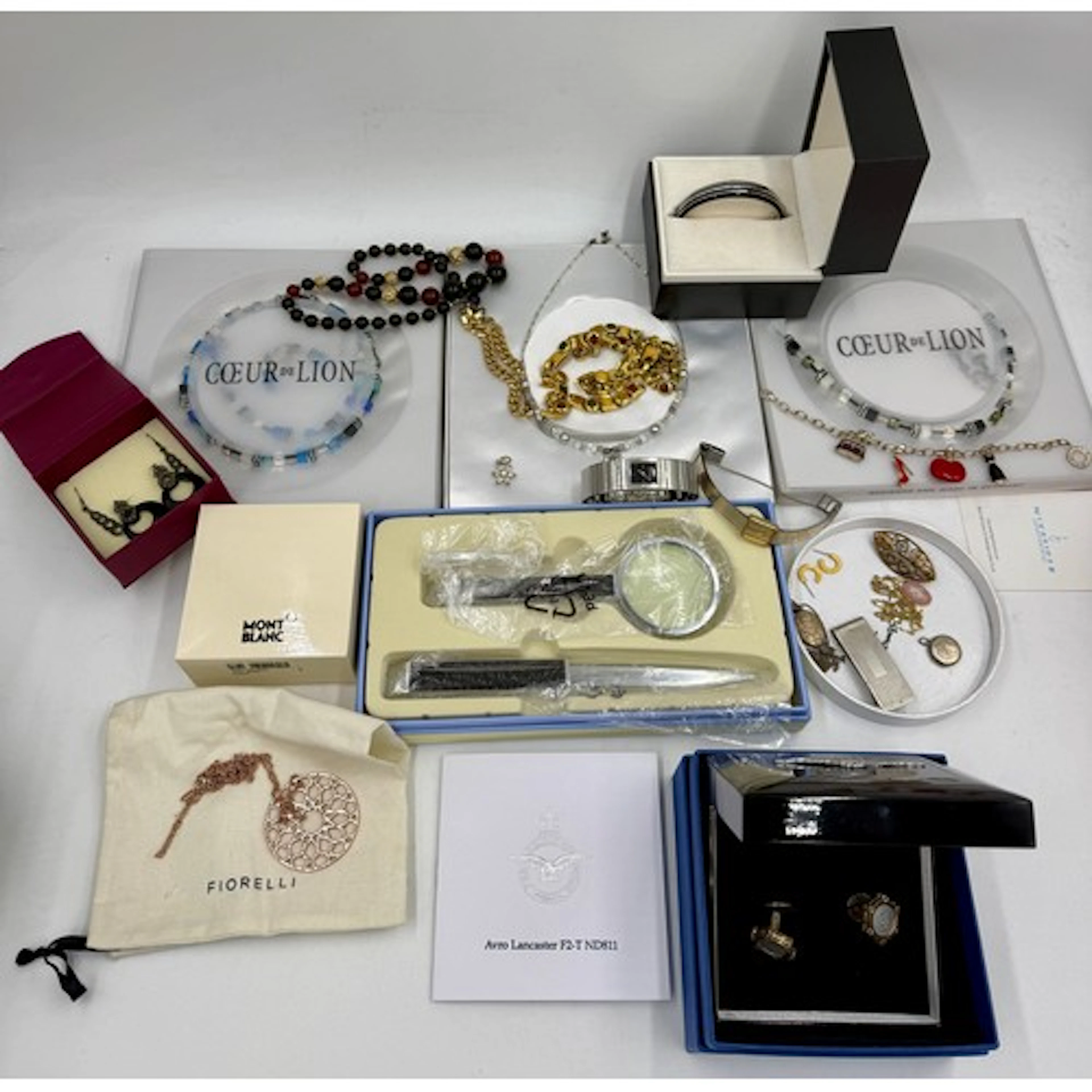 A quantity of good quality costume jewellery to include Coeu...
