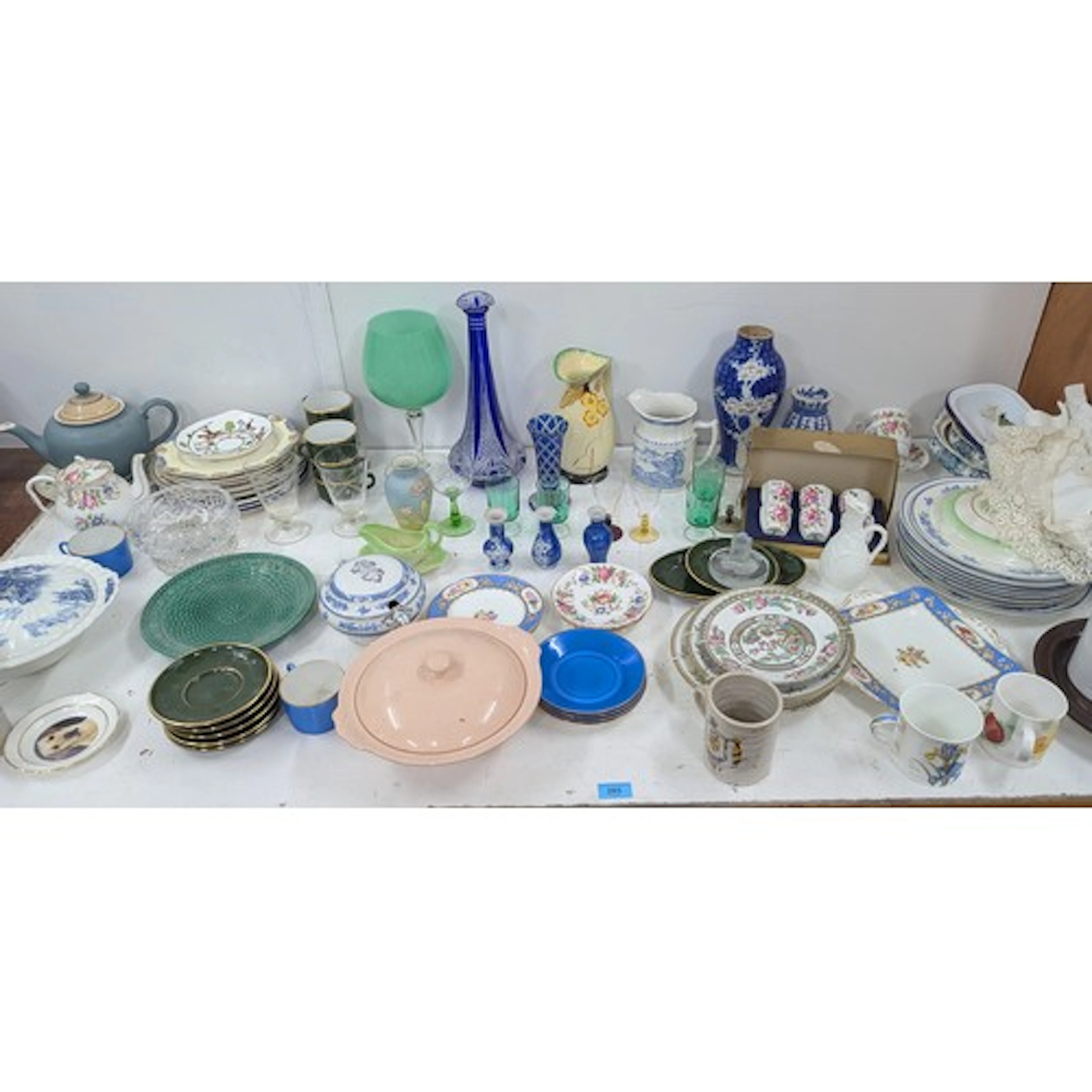 Ceramics and glassware to include Chinese and Japanese vases...
