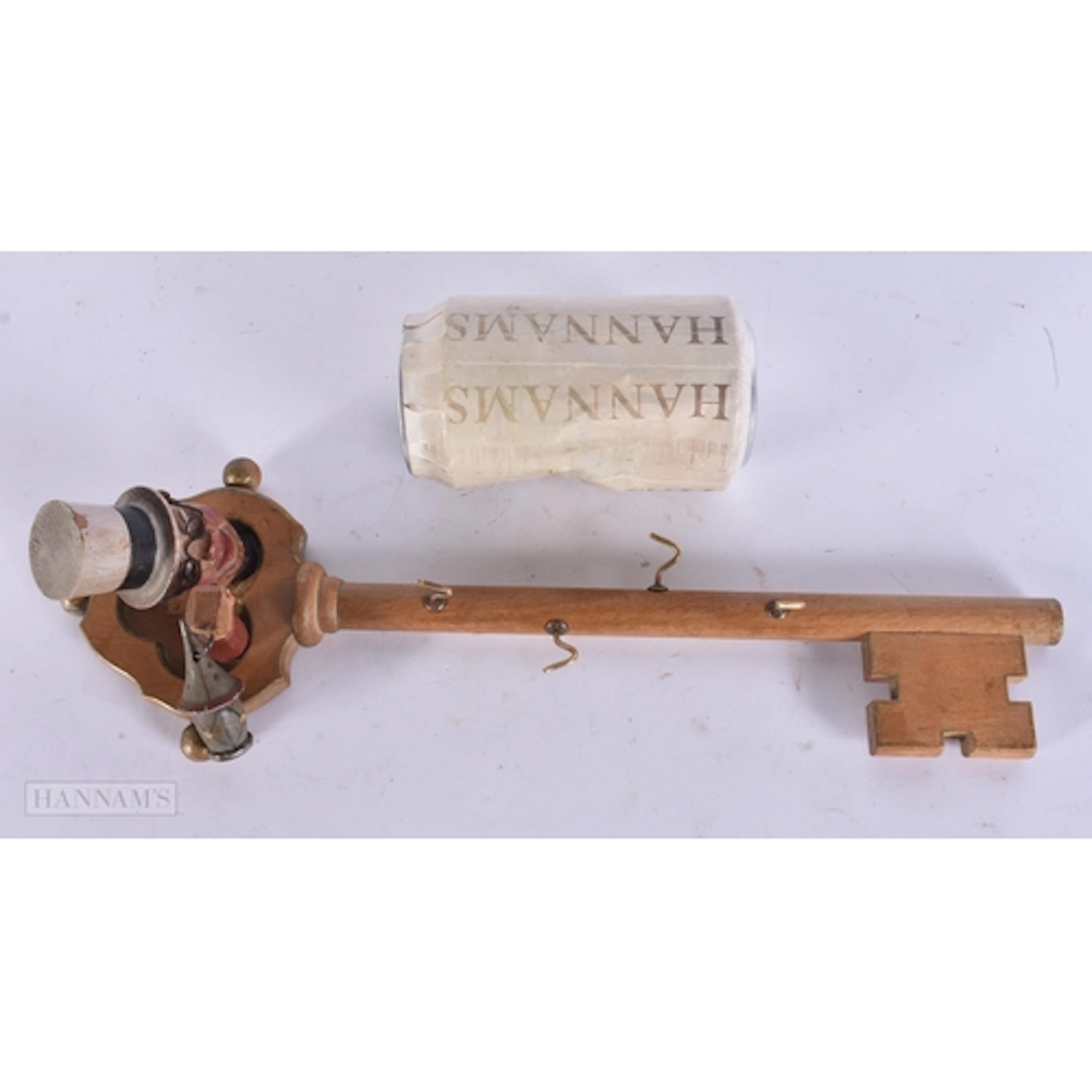 AN UNUSUAL ART DECO BAVARIAN BLACK FOREST KEY RACK. 34 cm lo...