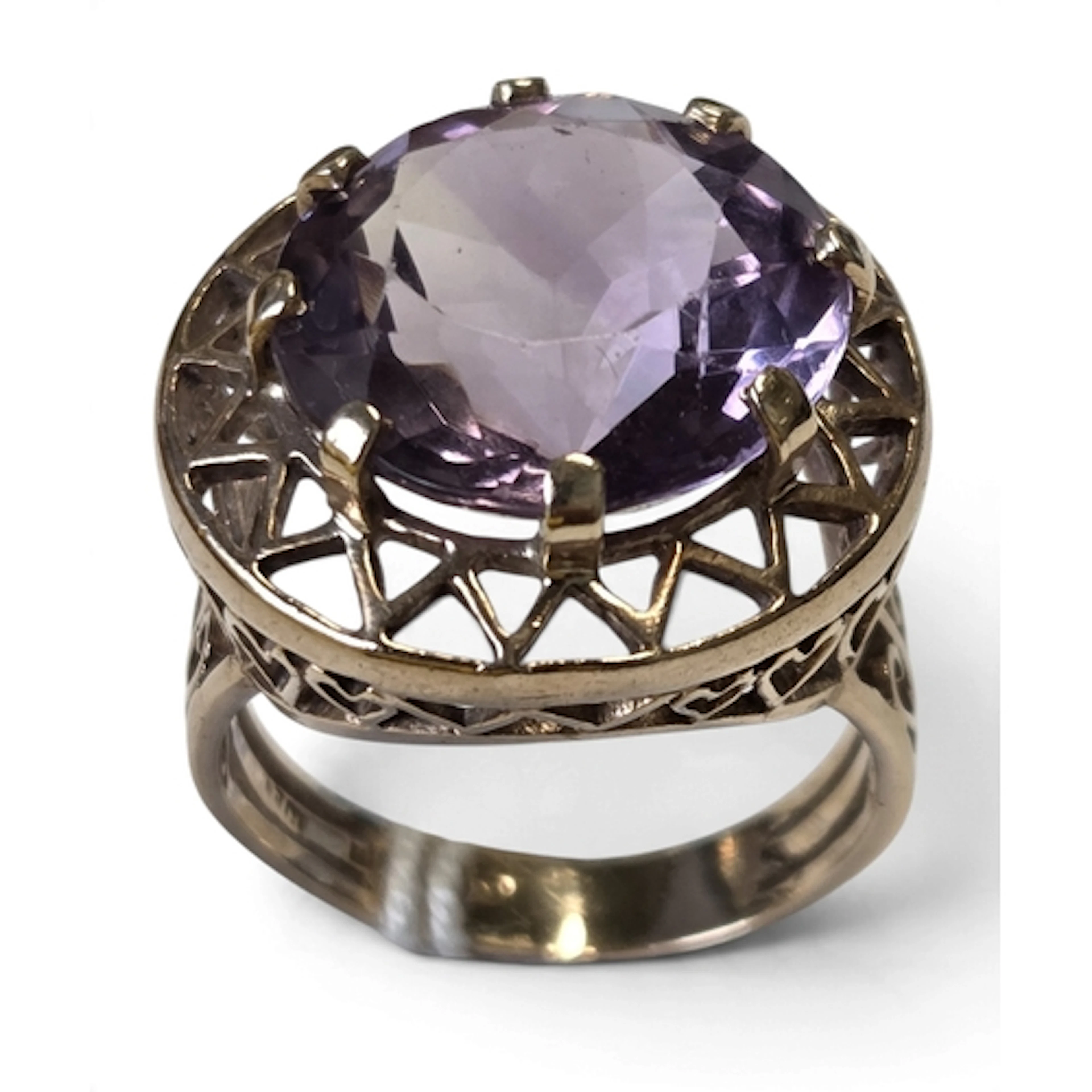 A magnificent vintage 9-carat gold amethyst cocktail ring, c...