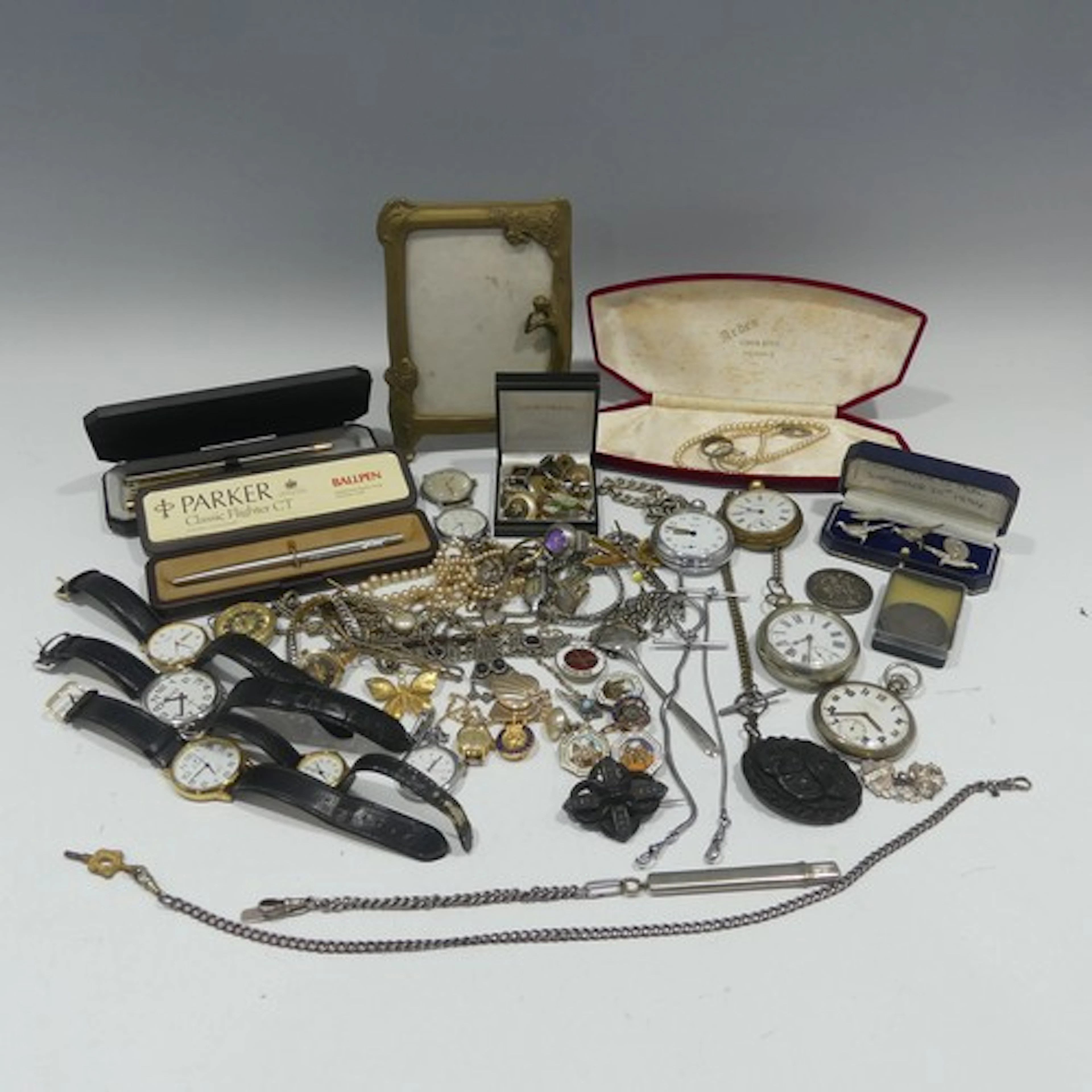A quantity of Costume Jewellery, including a pair of silver ...