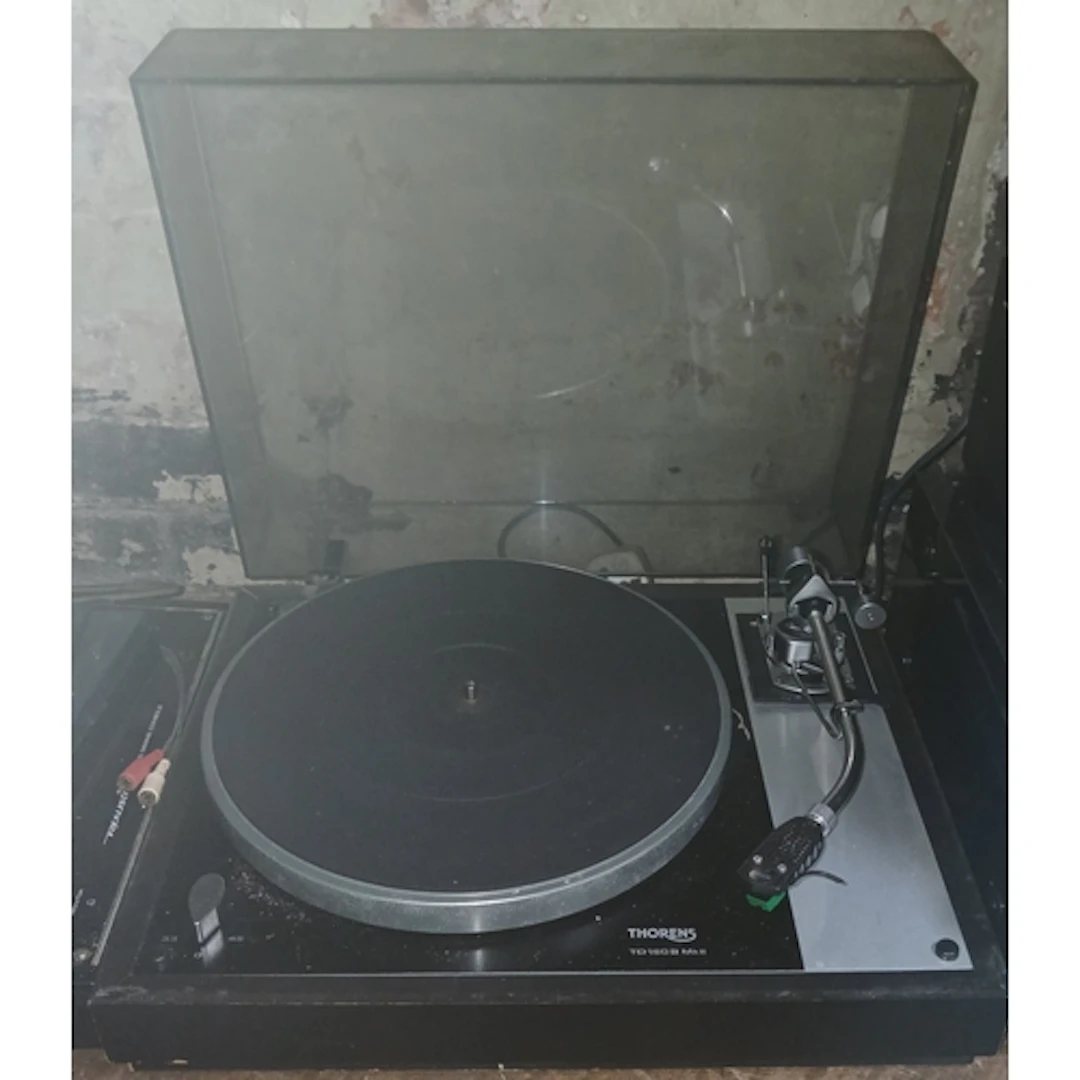 A Thorens TD160 B MKII turntable.