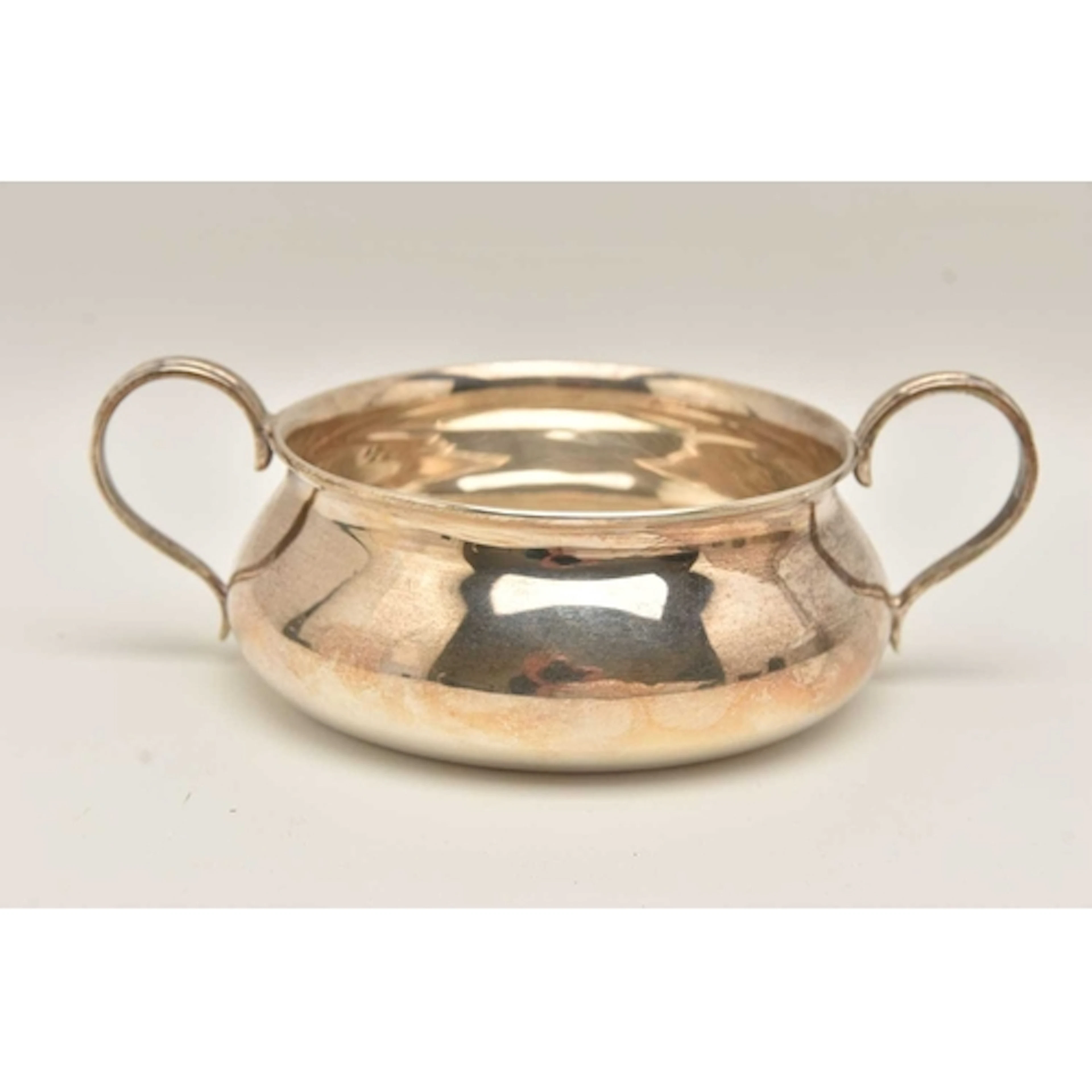 A GEORGE V SILVER TWIN HANDLED SUGAR BOWL, polished form fit...