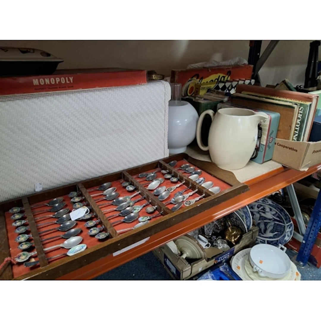 TWO BOXES AND LOOSE OF HOUSEHOLD ITEMS to include a box cont...
