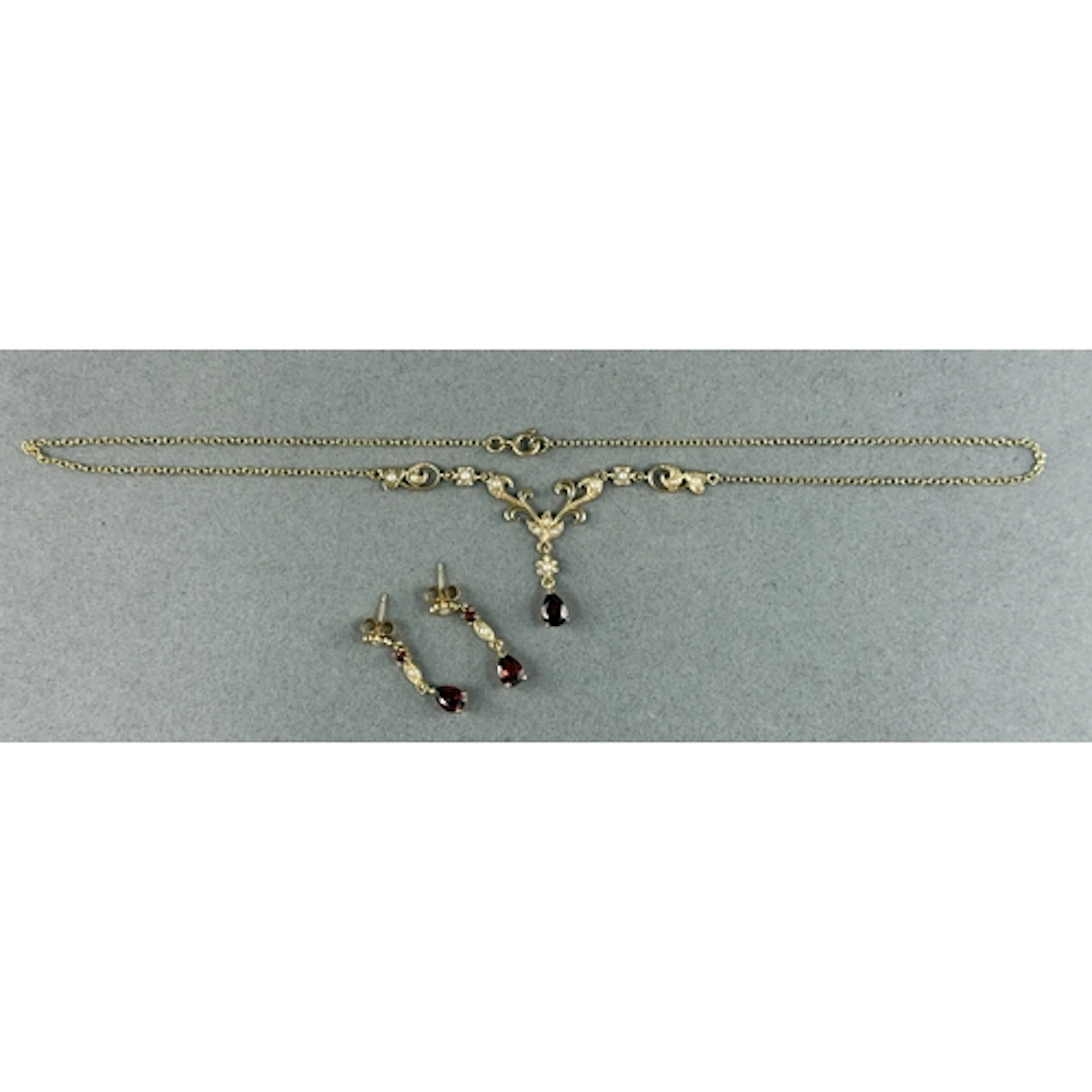 Jewellery- Edwardian style 9ct Gold Necklace set with garnet...