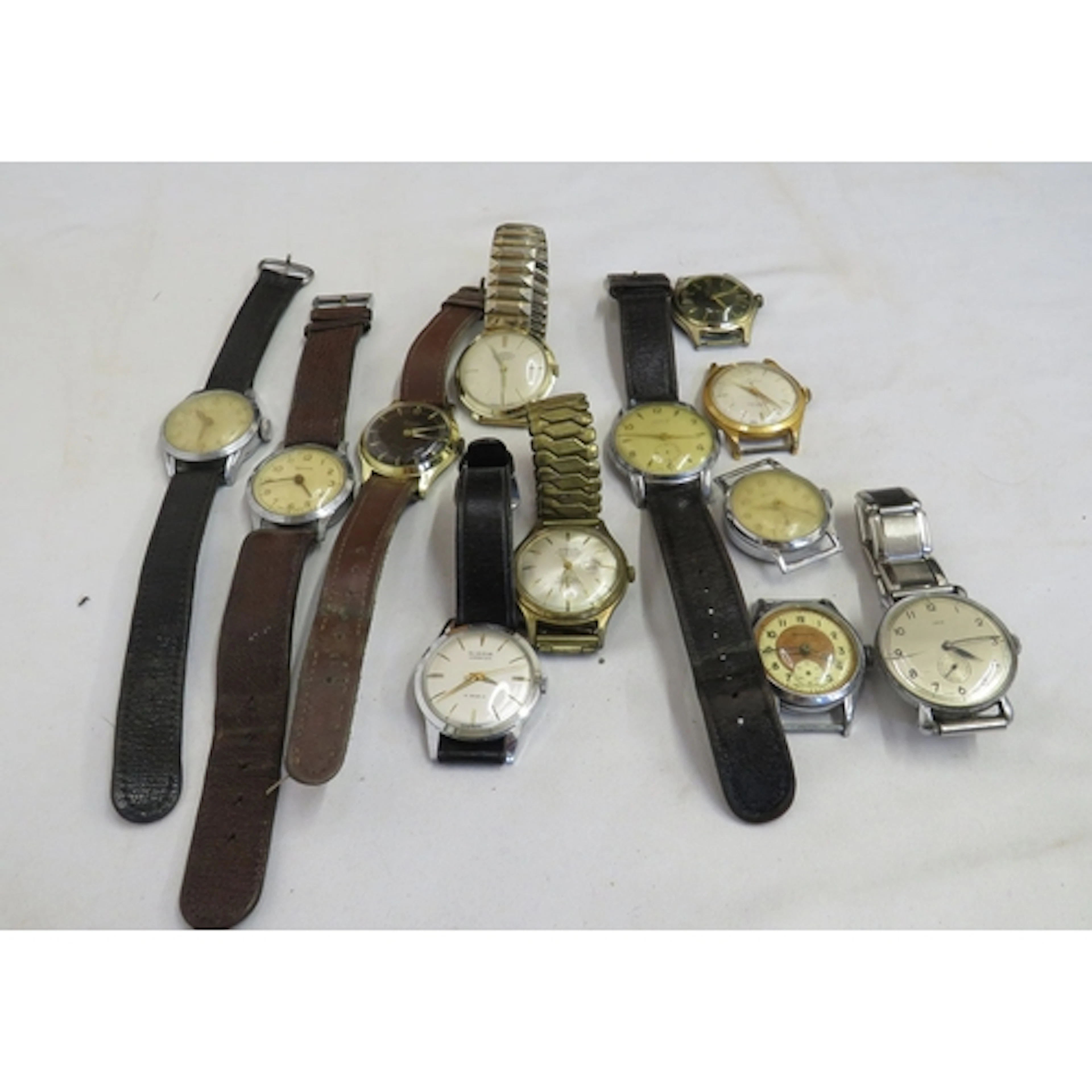 Wristwatches incl. Numark cream dial, Arabic numerals, Numar...