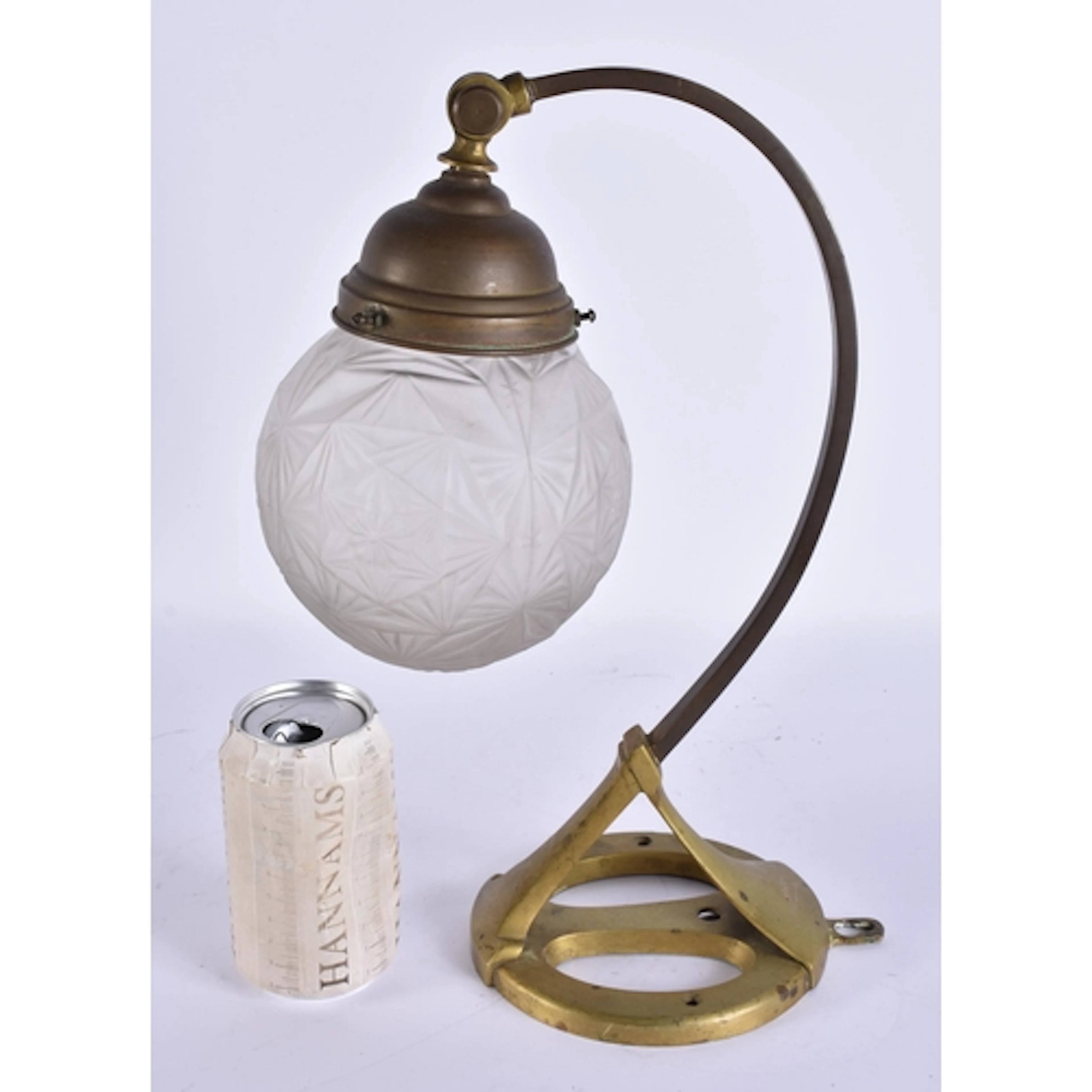 AN ART NOUVEAU JUGENDSTIL BRASS AND GLASS TABLE LAMP. 36 cm ...