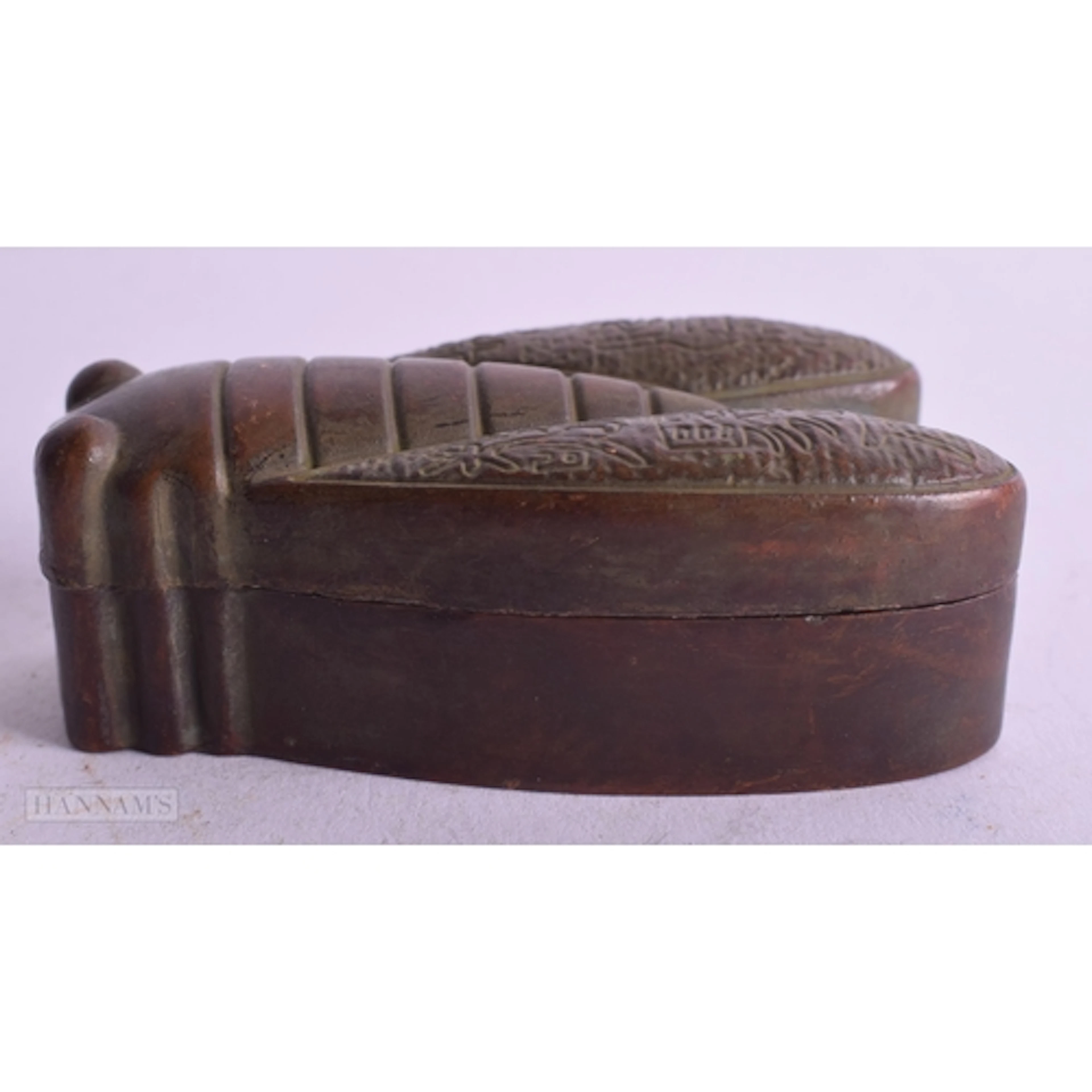A JAPANESE BRONZE CICADA FLY BOX. 167.2 grams. 8 cm x 4 cm.