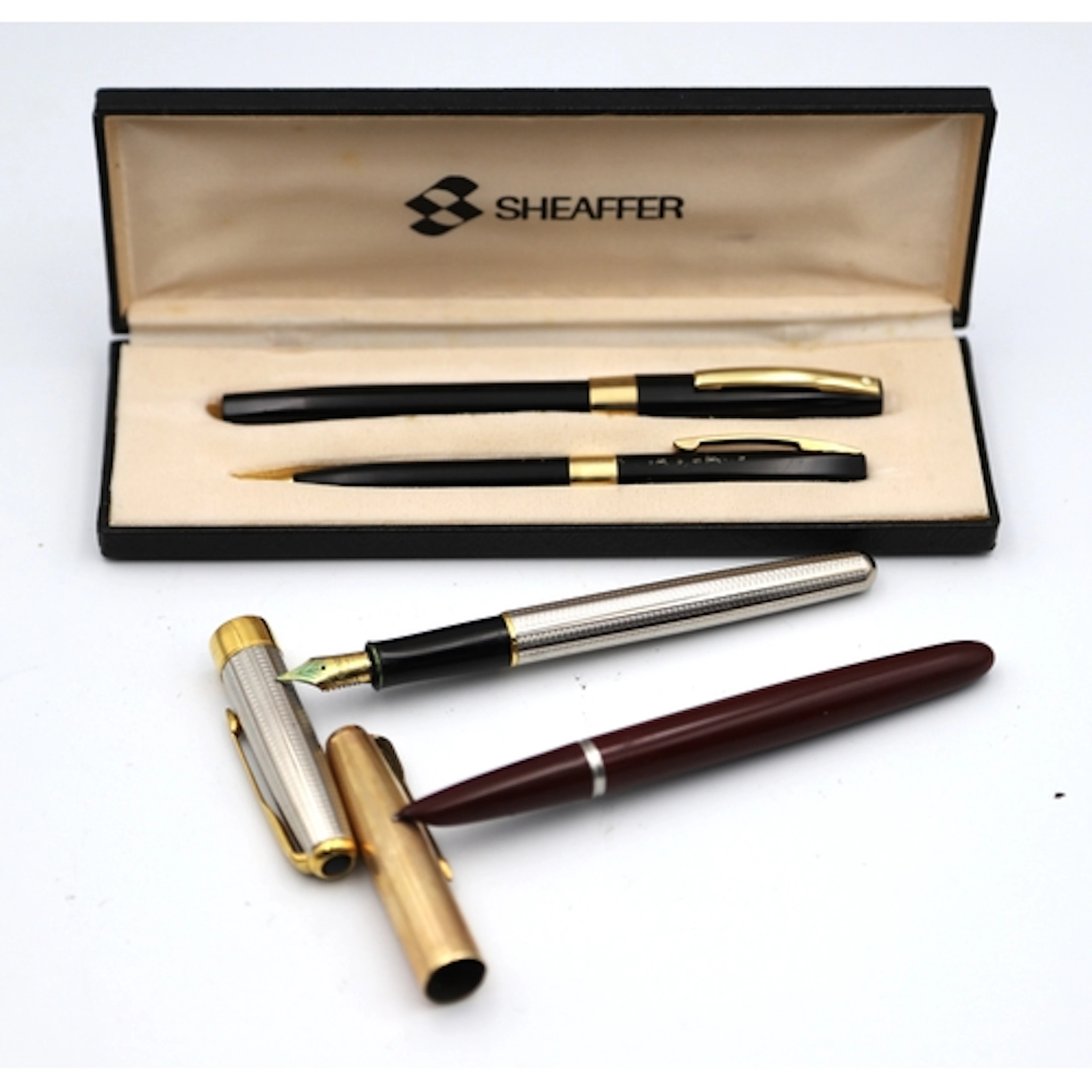A Parker 51 Vintage Fountain Pen with Maroon Body, the cap s...