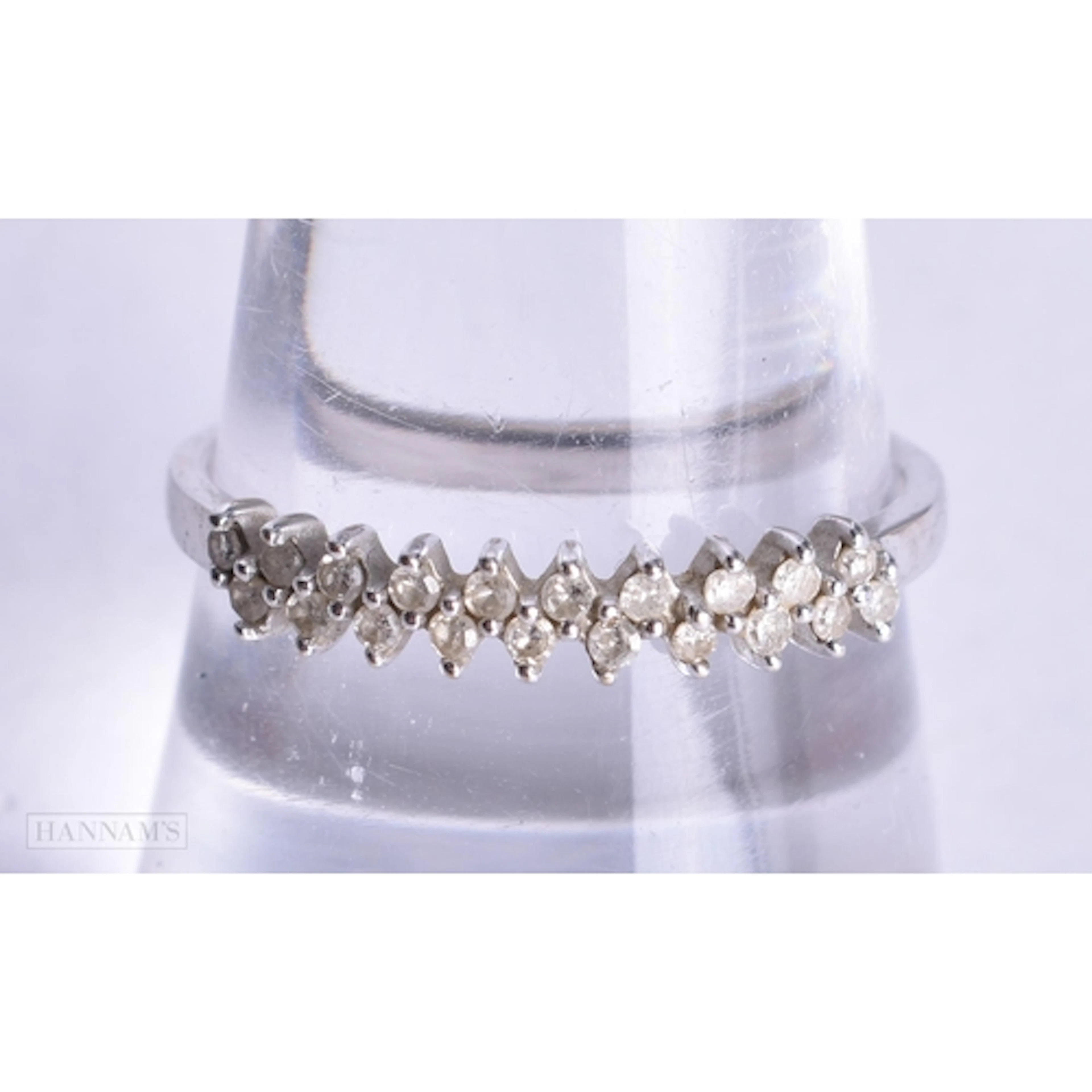 9ct white gold diamond ring (1.4g). P/Q.