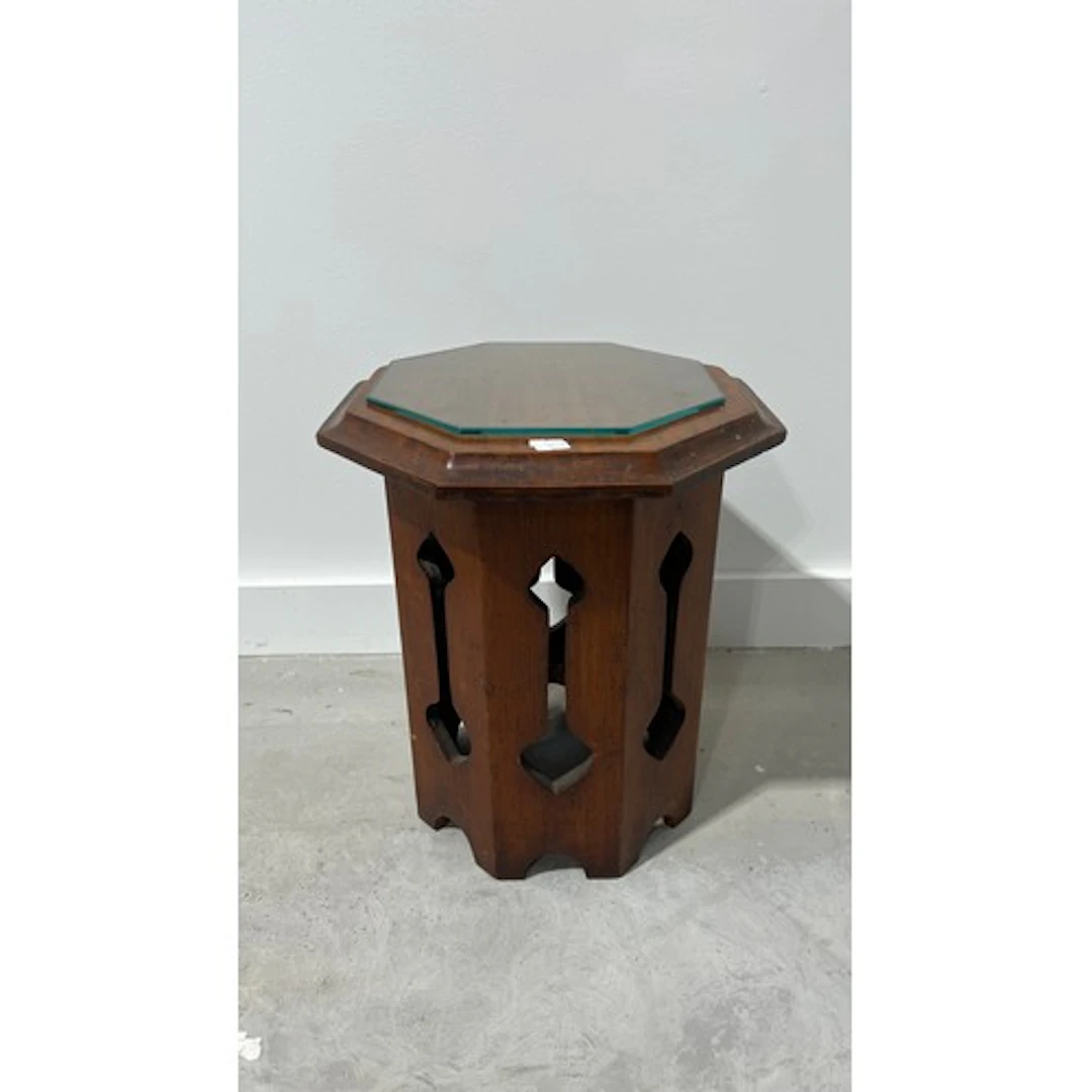 Octagonal mahogany side table with pierced uprights, 32cm x ...