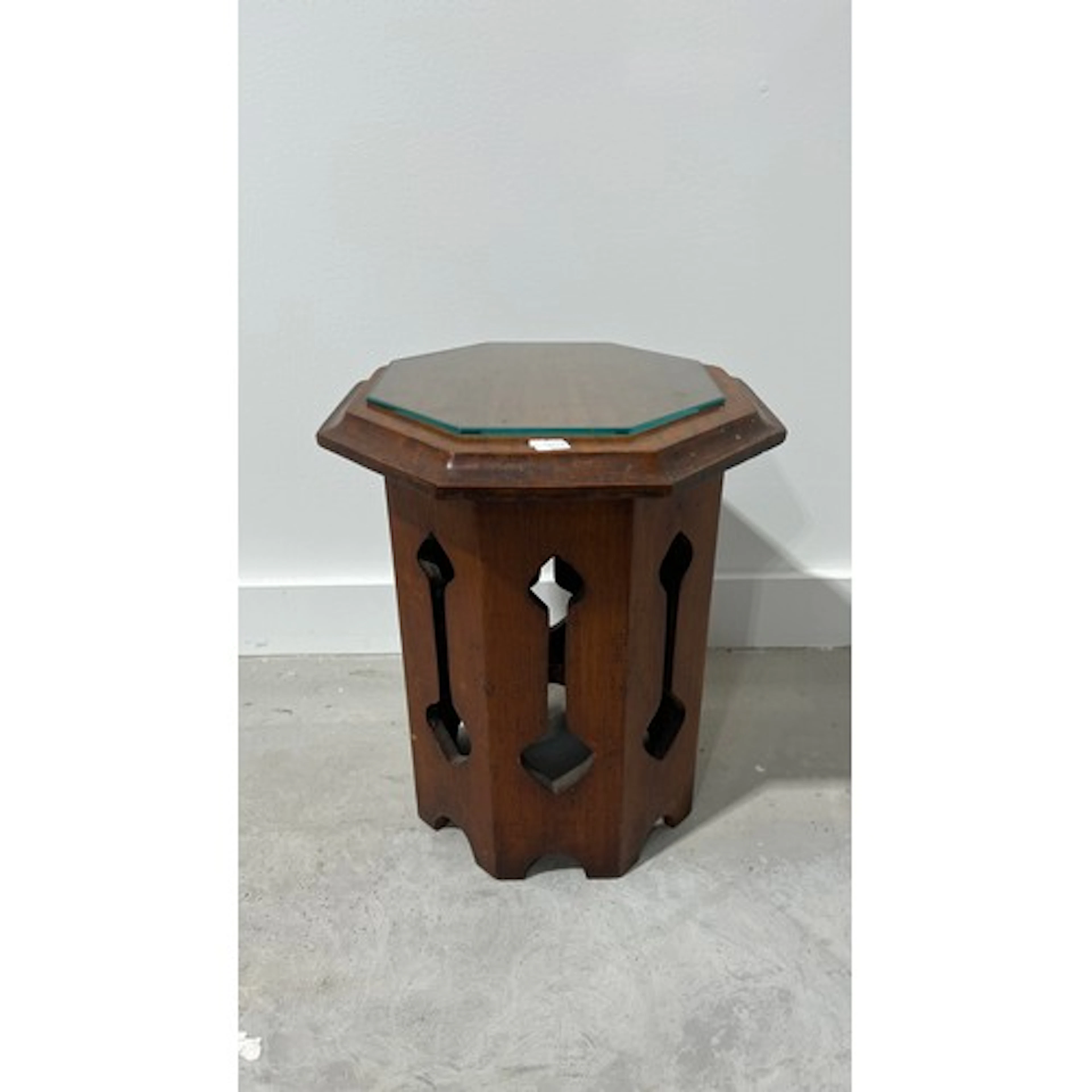 Octagonal mahogany side table with pierced uprights, 32cm x ...