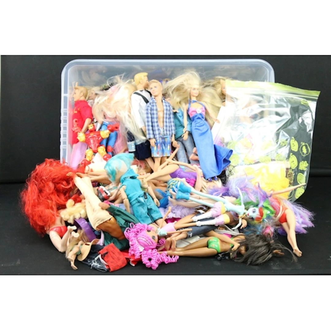 Large collection of contemporary fashion dolls to include Ba...