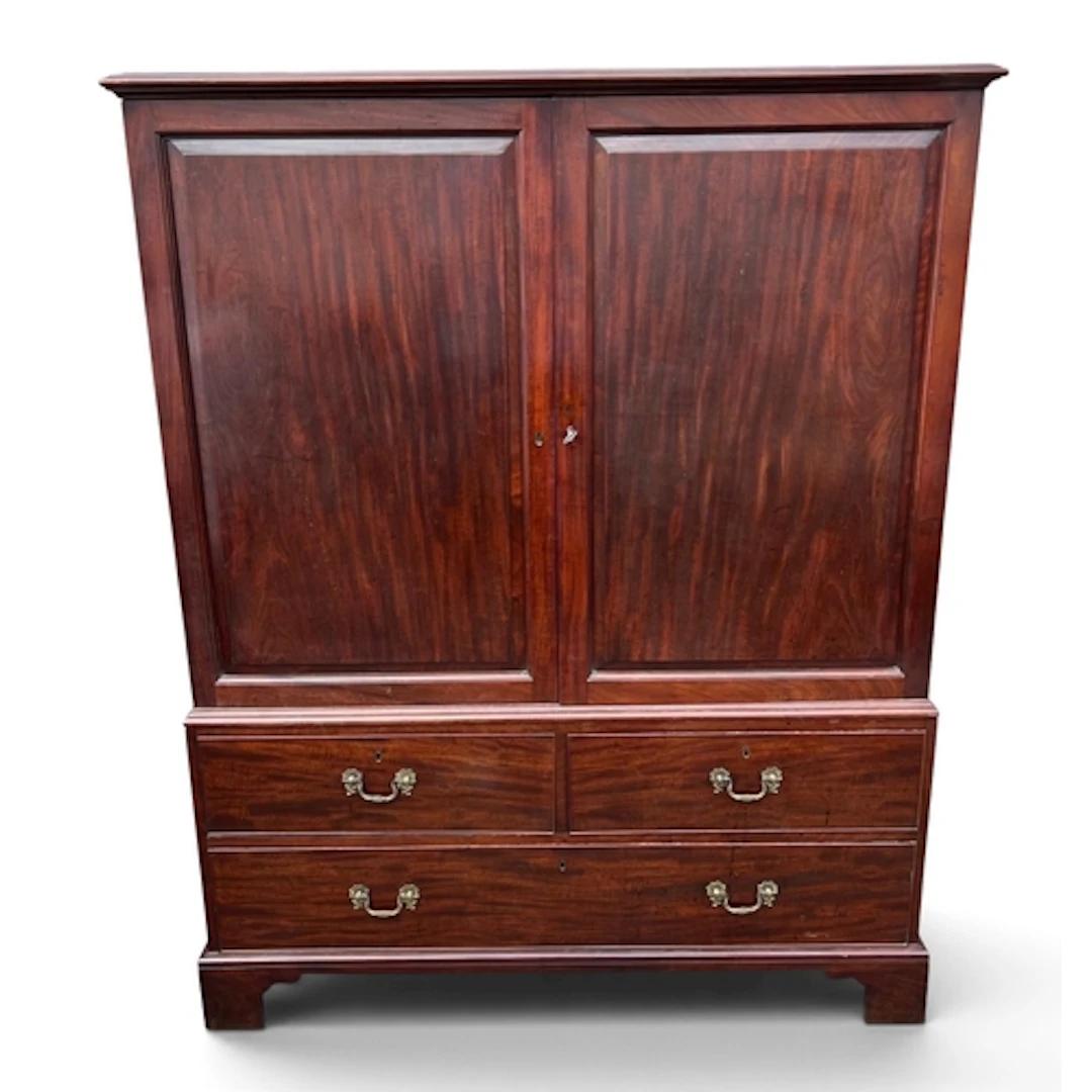 A GEORGE III MAHOGANY LINEN PRESS, REDUCED IN HEIGHT Enclose...