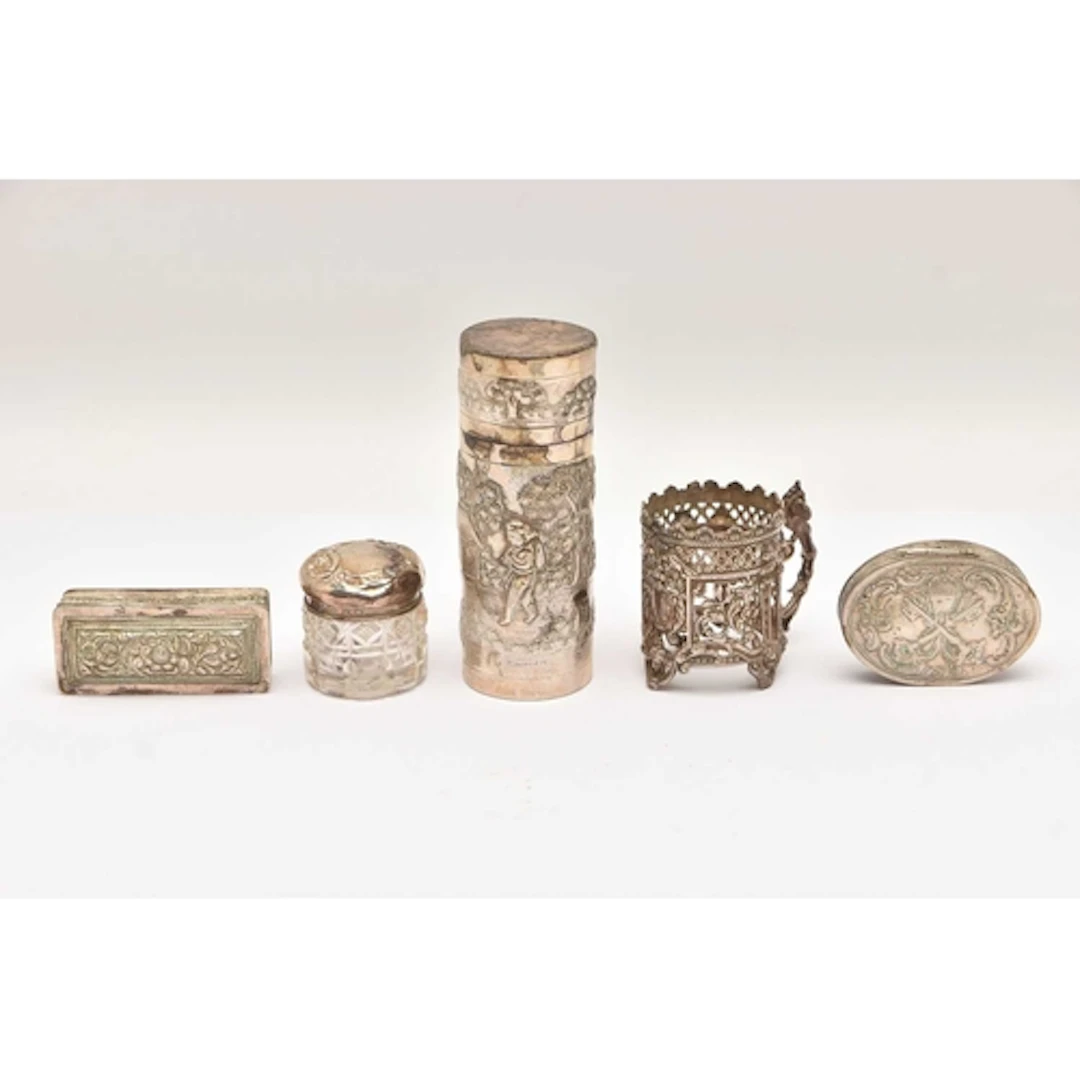 AN ASSORTMENT OF WHITE METAL ITEMS, to include a small conti...