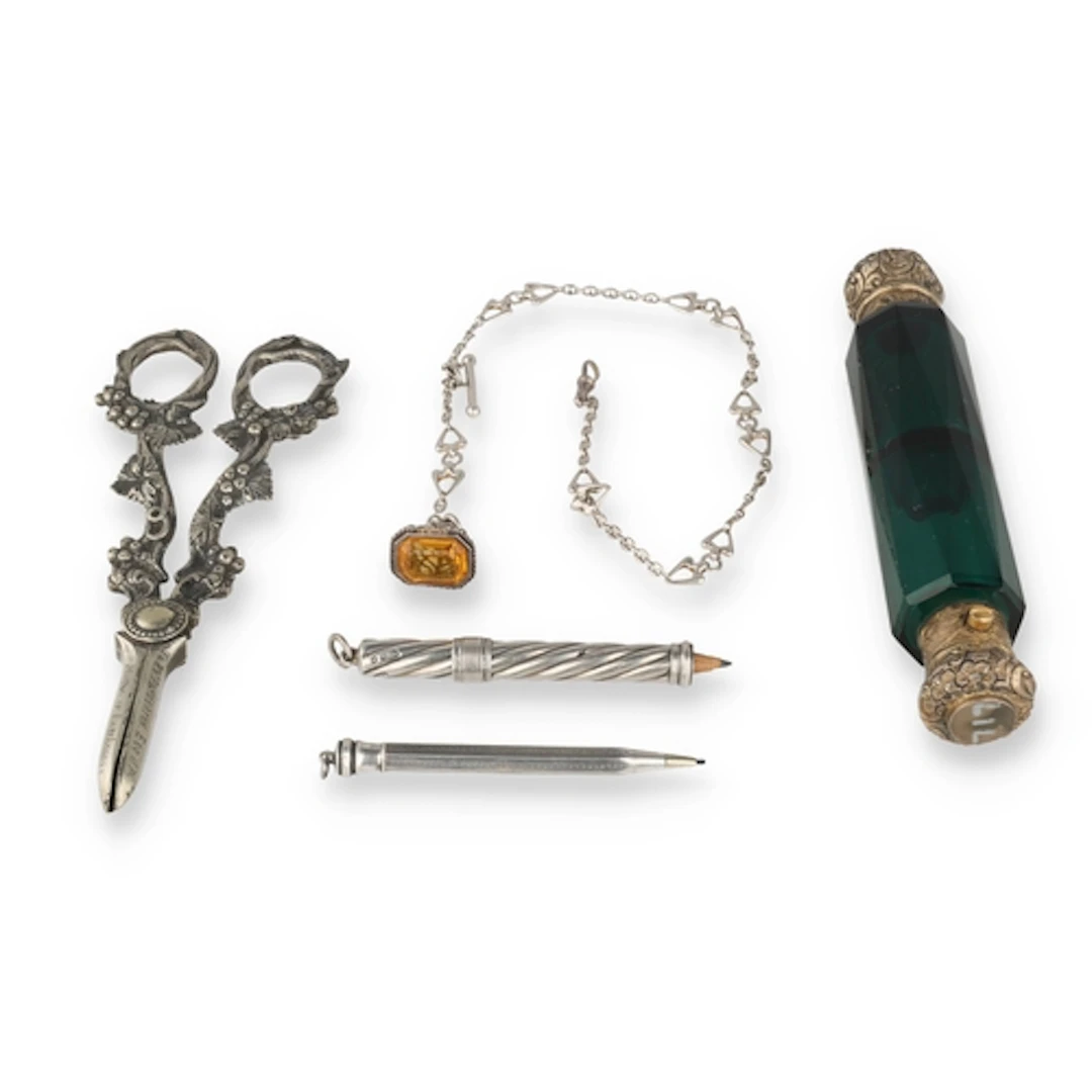 A VICTORIAN MOUNTED 'BRISTOL' GREEN GLASS DOUBLE ENDED PERFU...