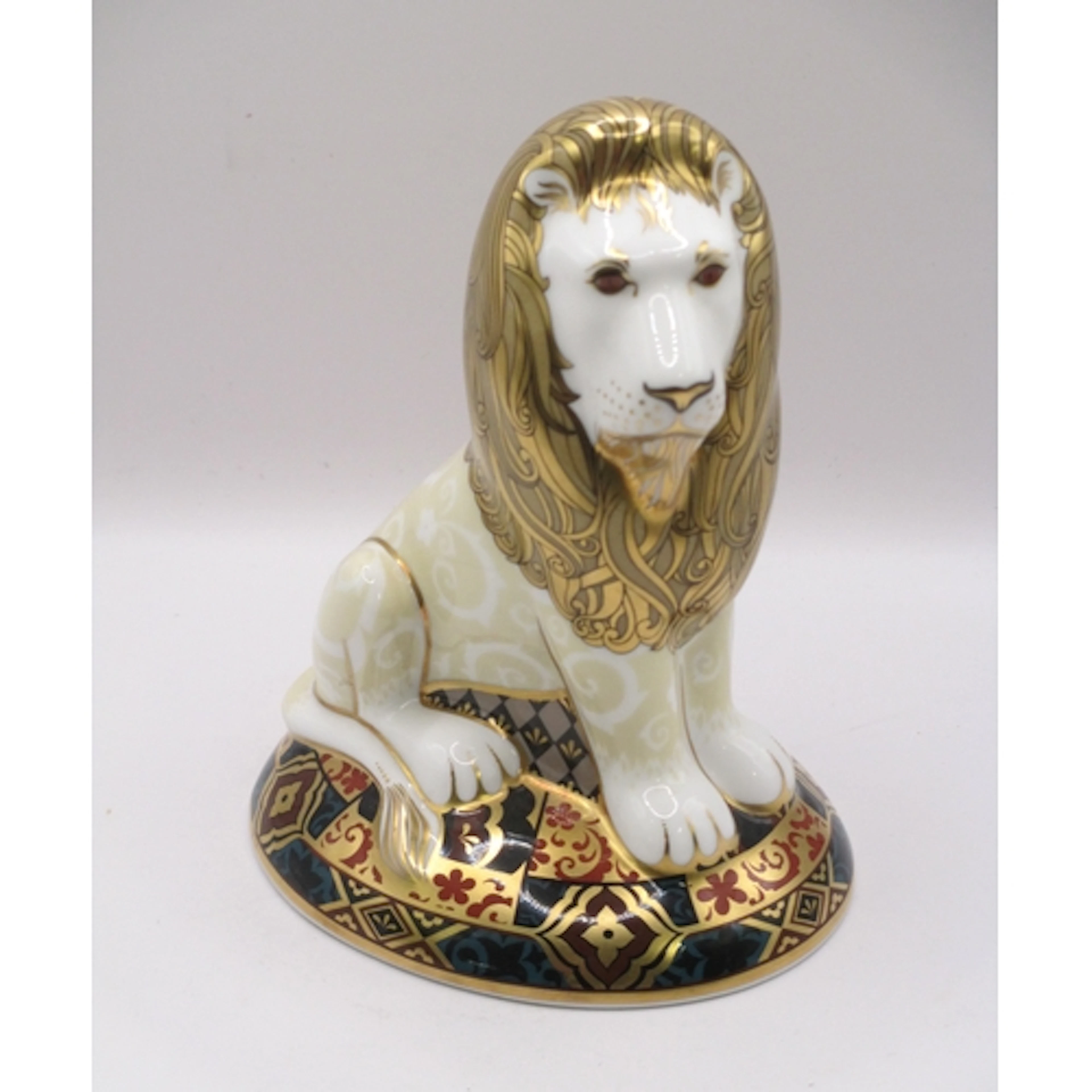 Royal Crown Derby paperweight ' Heraldic Lion ', No. 822 fro...