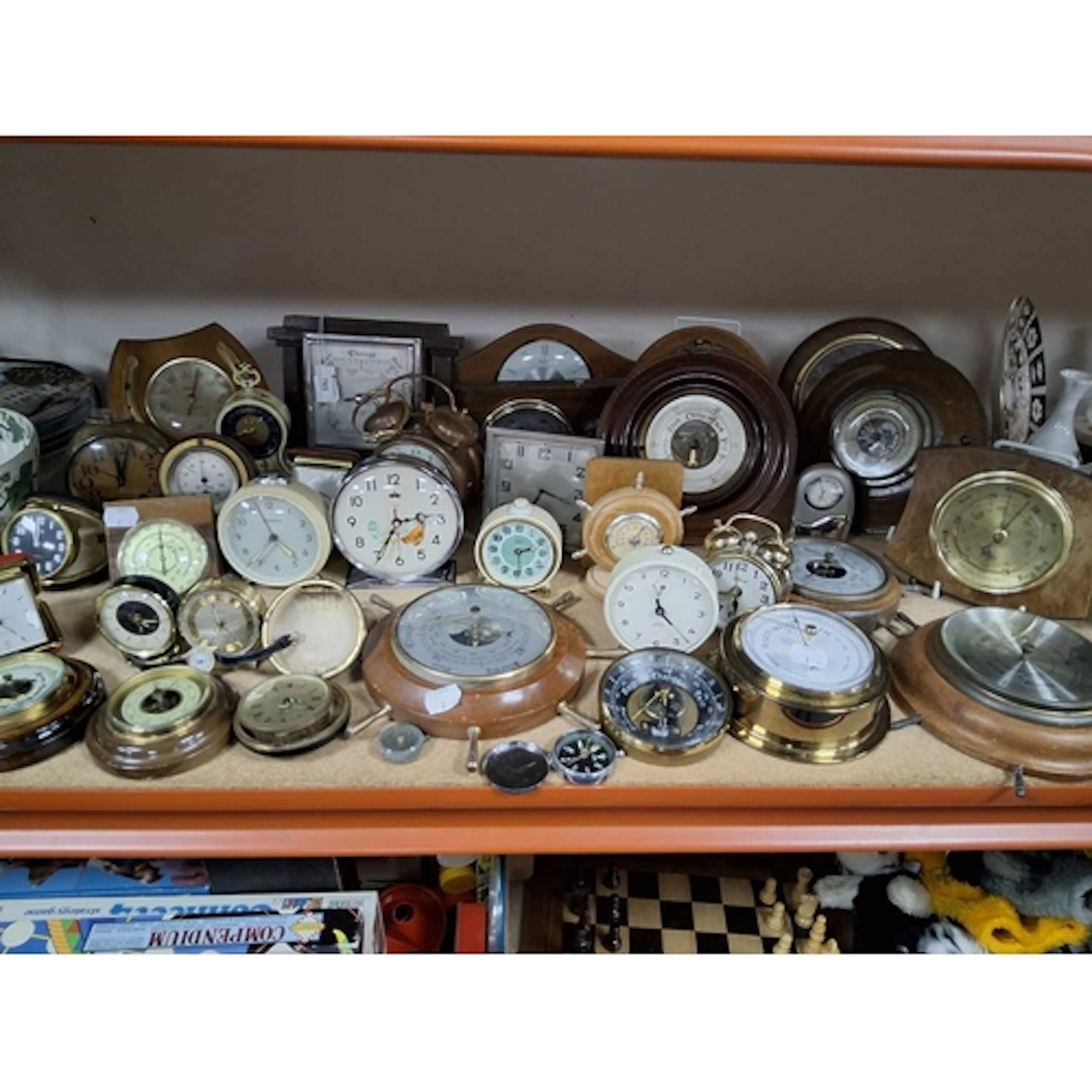 A GROUP OF ASSORTED VINTAGE CLOCKS, BAROMETERS, THERMOMETERS...