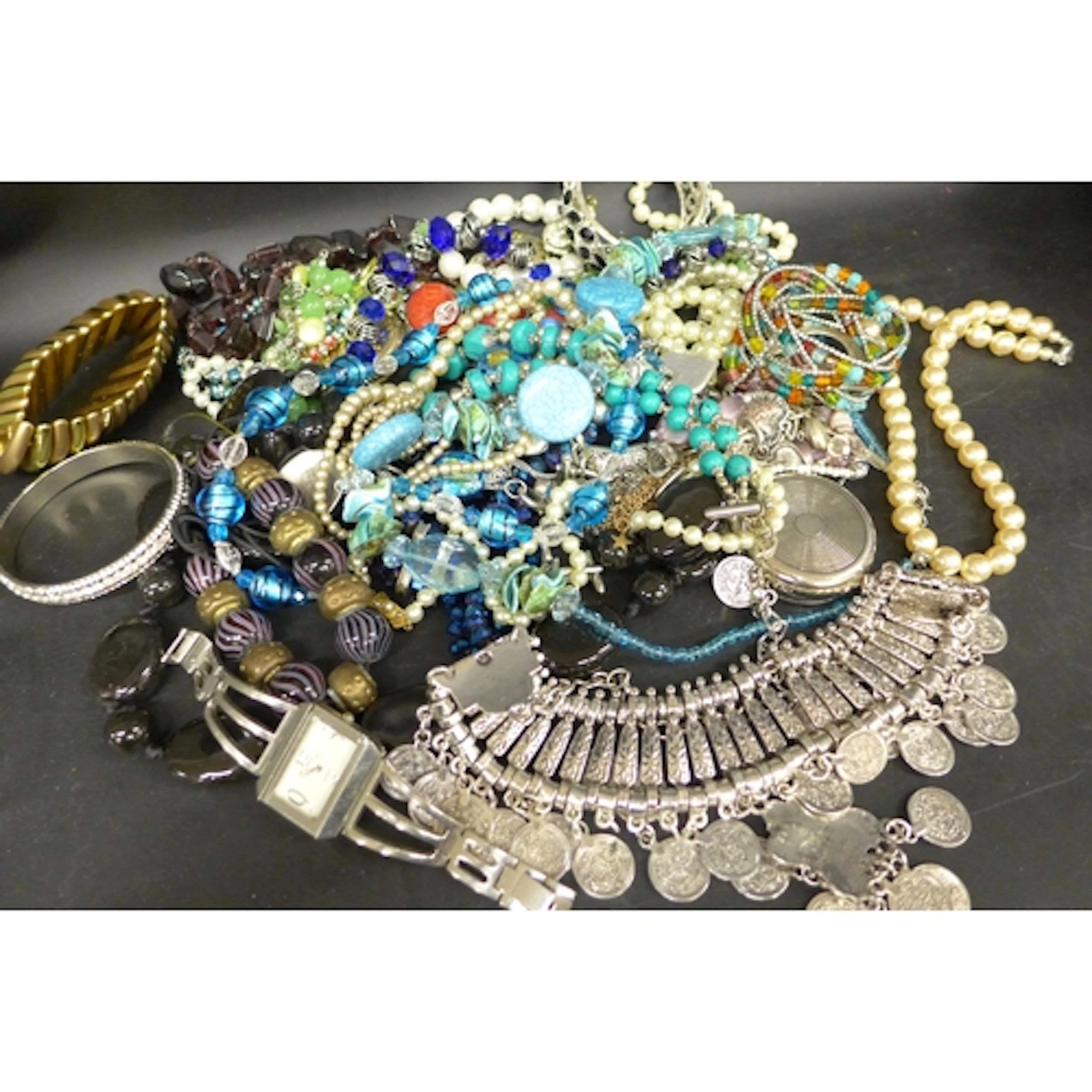 A collection of costume jewellery