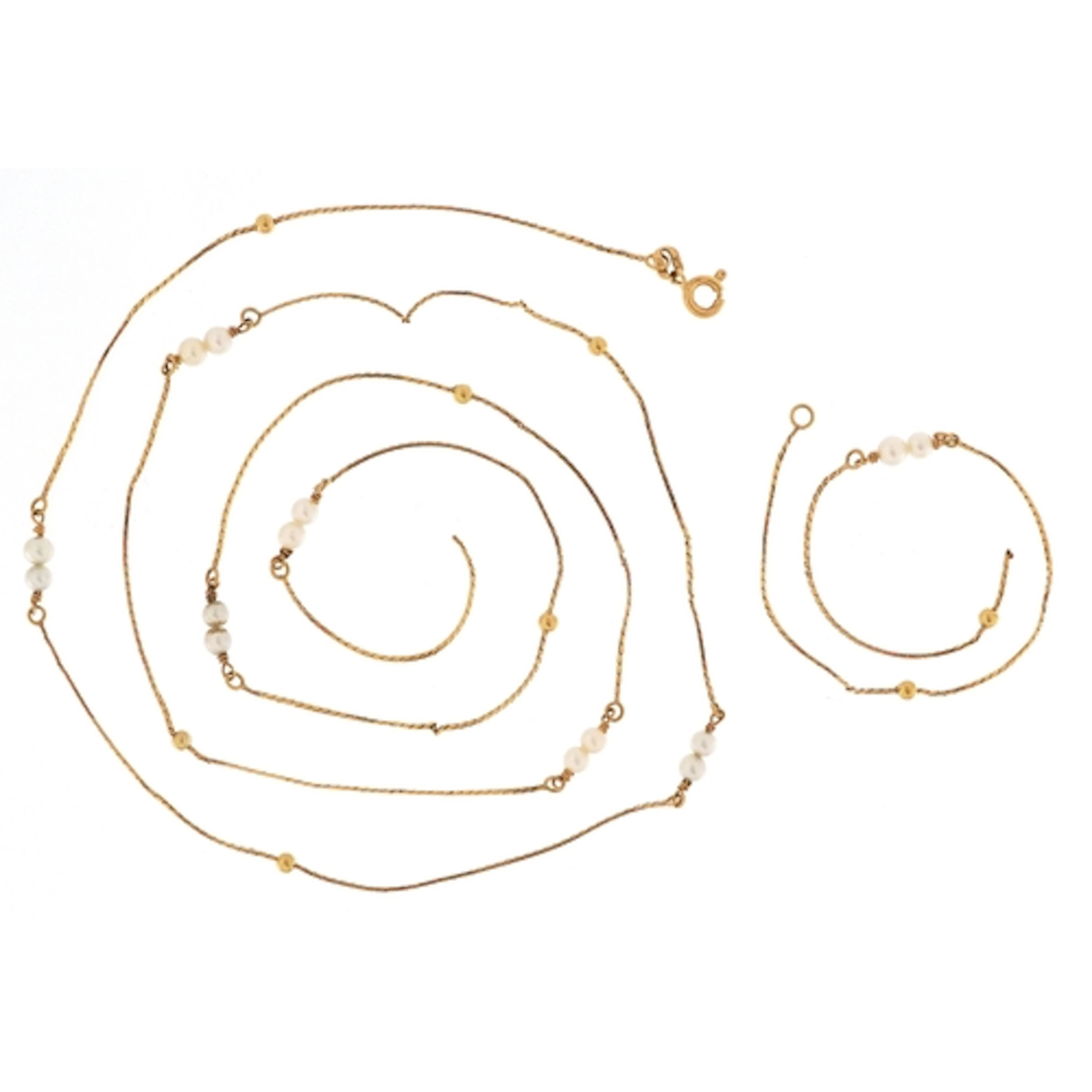 18ct gold simulated pearl broken necklace, 79cm in length, t...
