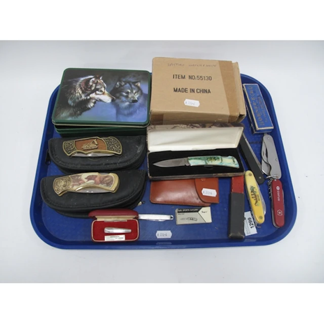 Collectables, including two Franklin Mint folding knives in ...