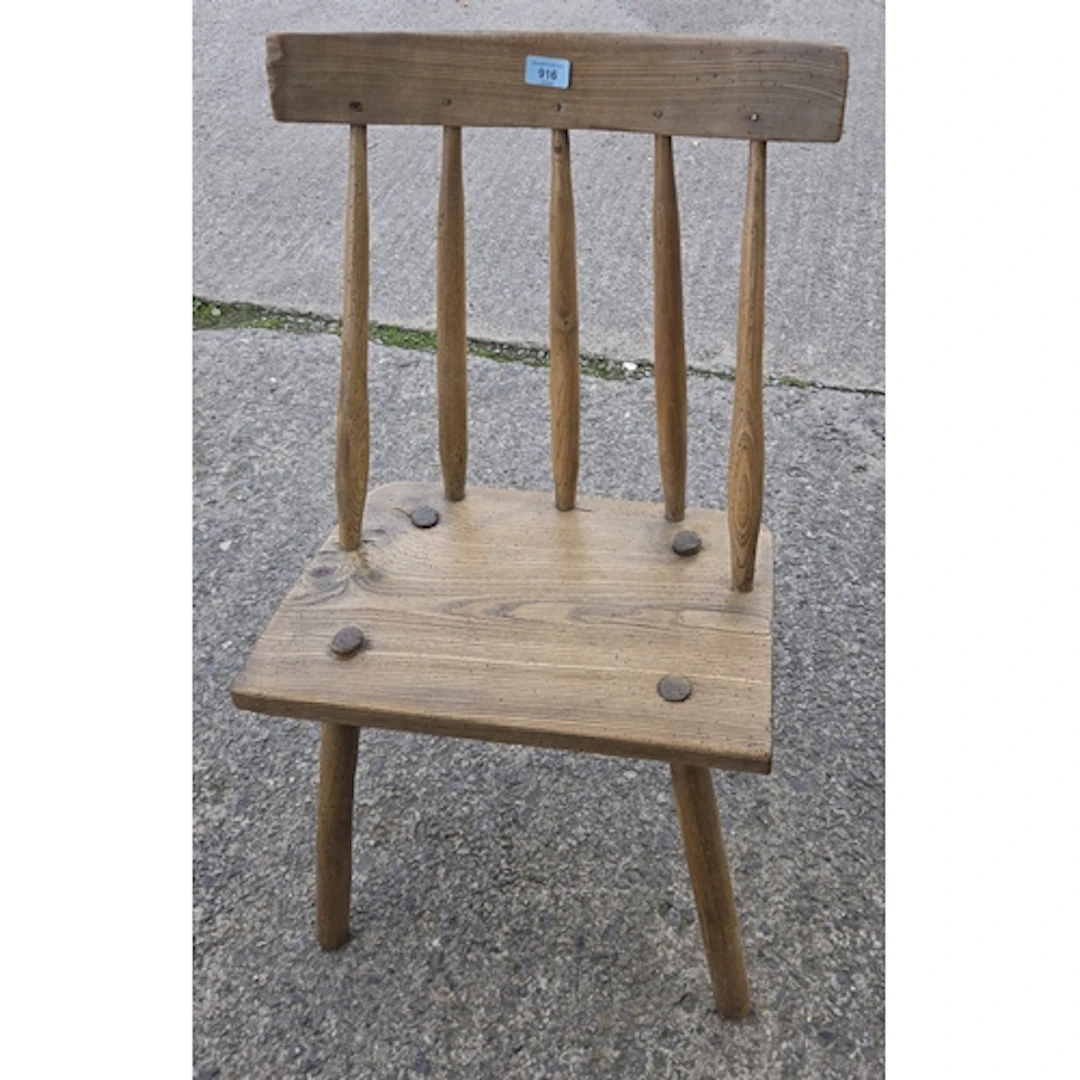 An early 19th century primitive "hedge" chair, elm slab seat...