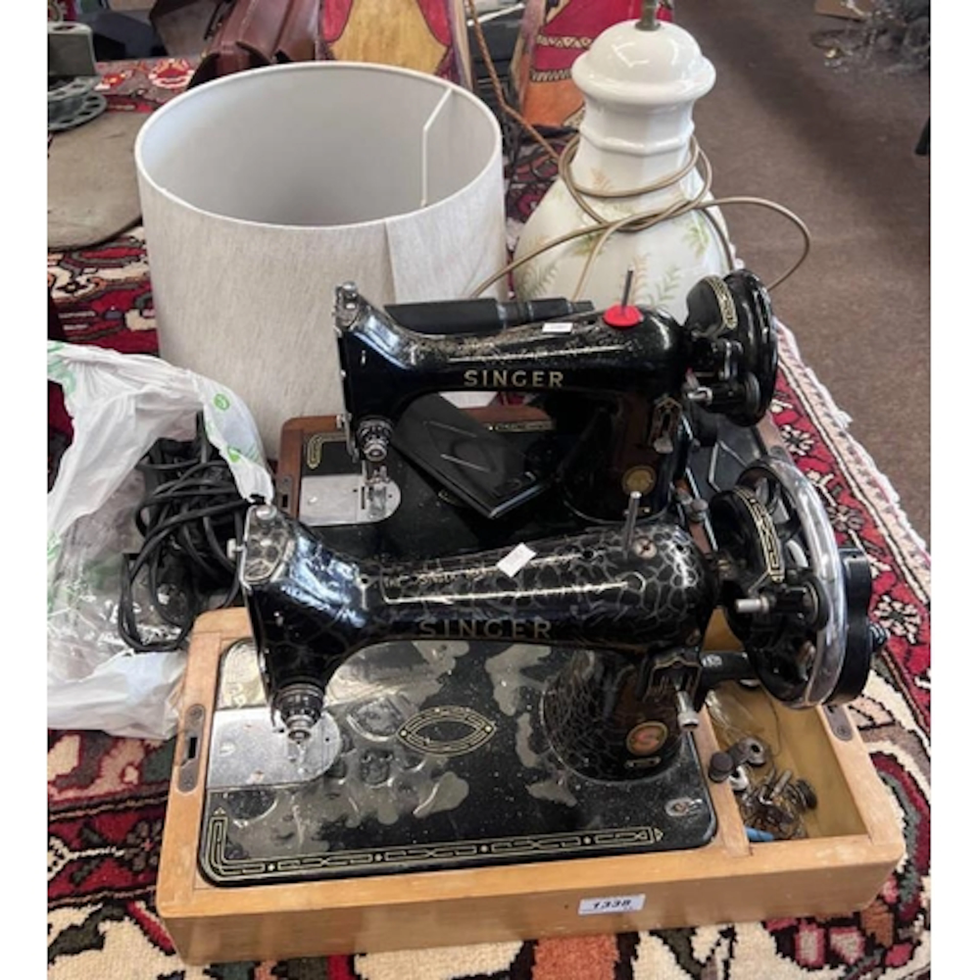 2 SINGER 99K SEWING MACHINES & A TABLE LAMP -3-