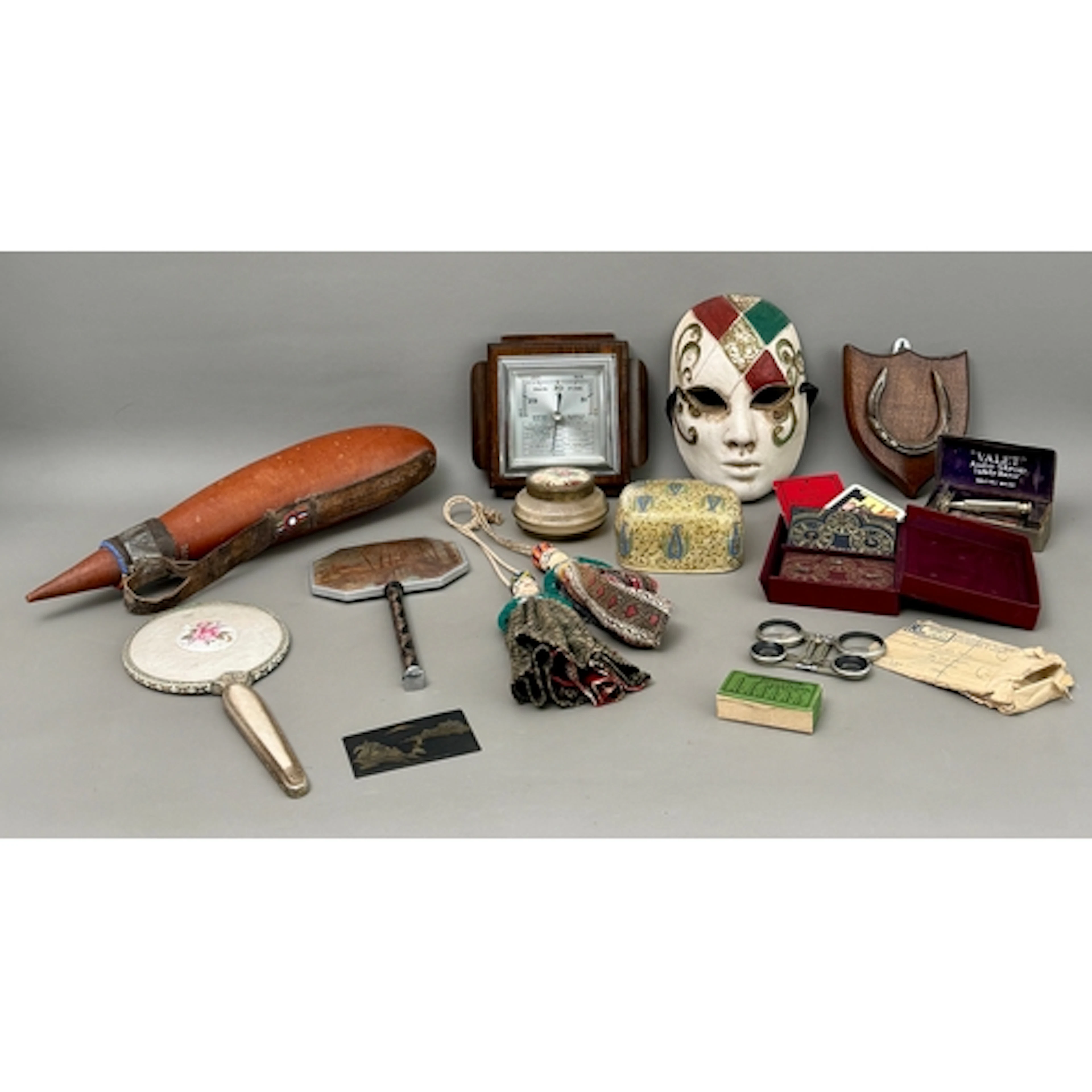 An interesting collector's lot of items - to include an oak ...