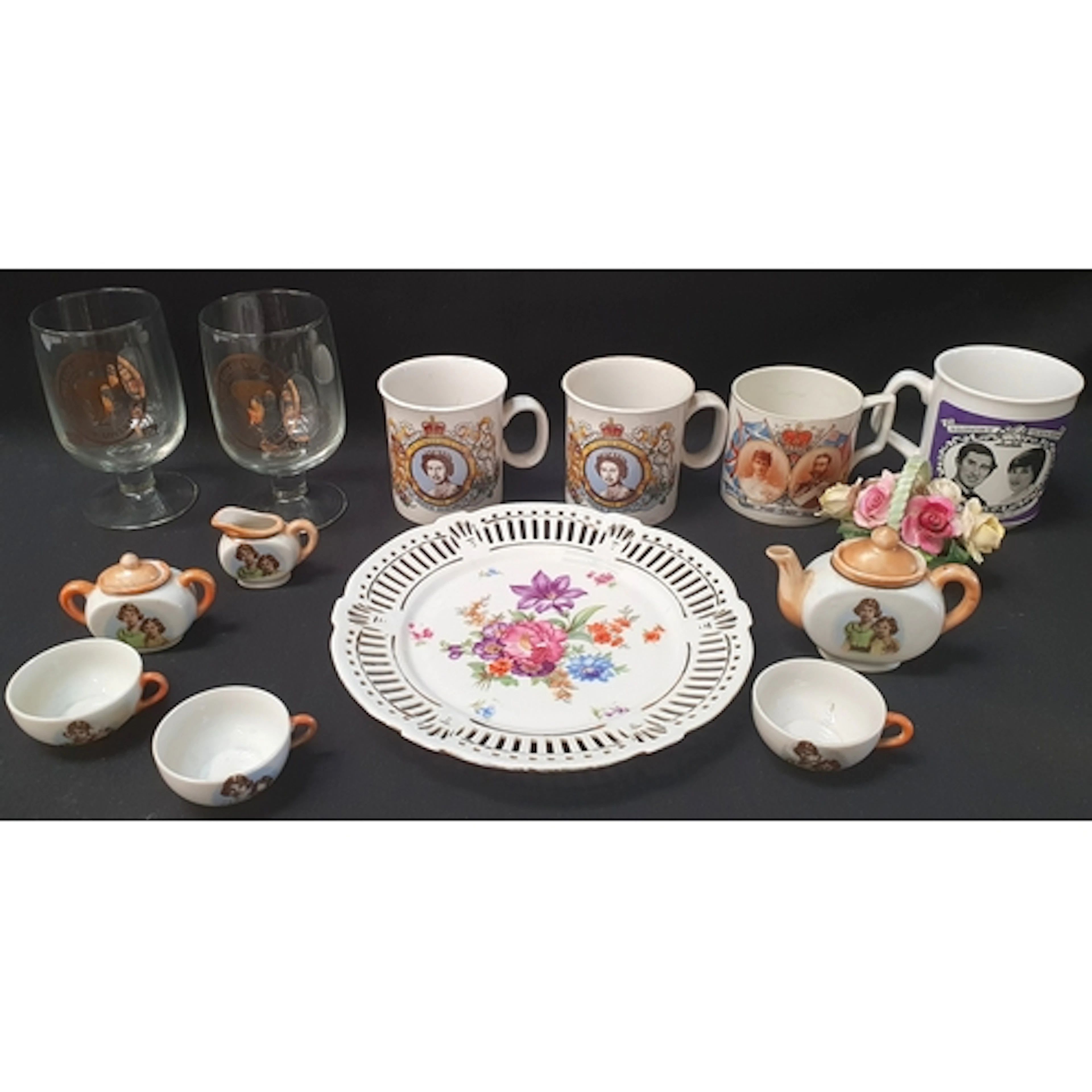 COLLECTION OF ROYAL COMMEMORATIVE WARE including a pair of ...