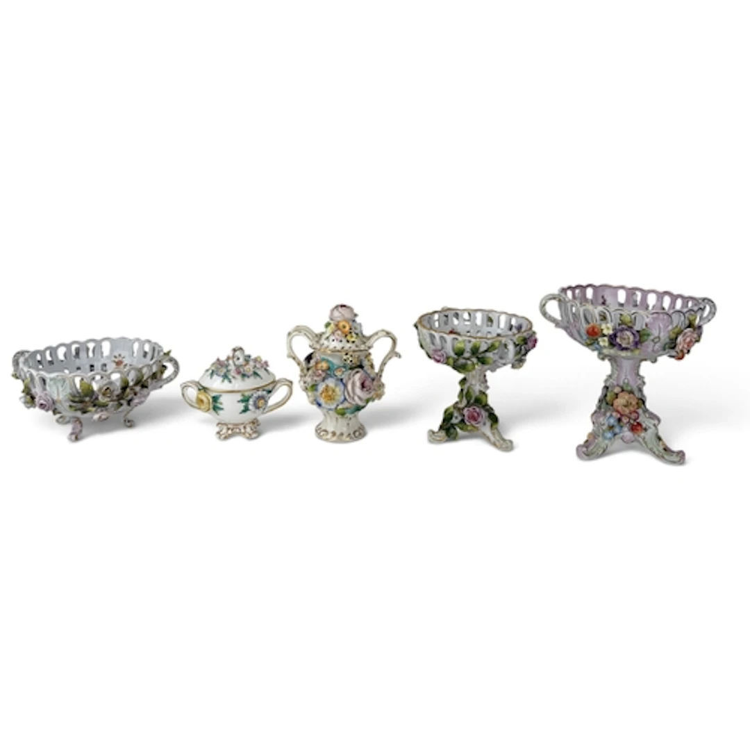 A SITZENDORF PORCELAIN COMPORT, ENCRUSTED WITH FLOWERS AND F...