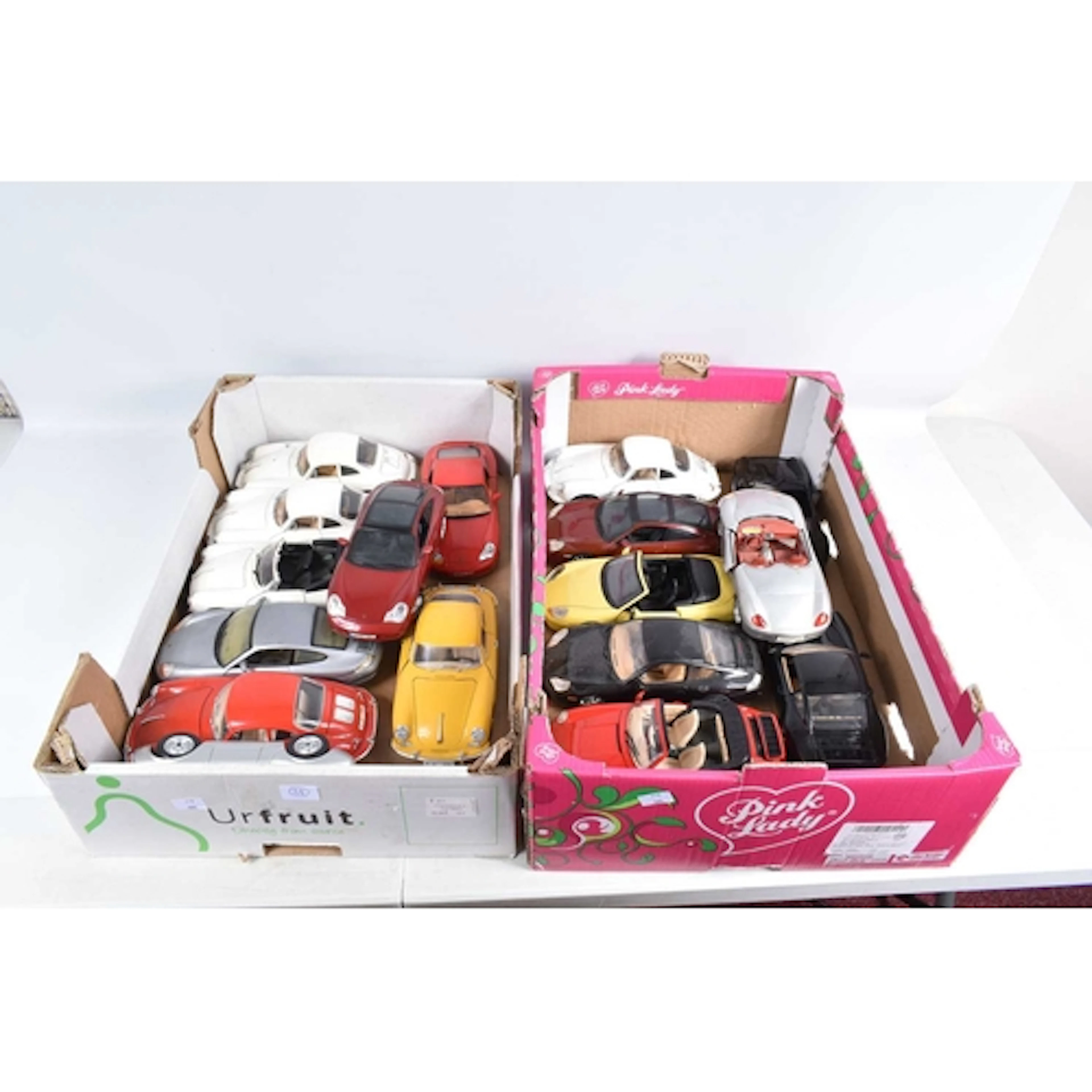 AN UNBOXED GROUP OF BBURAGO, MAISTO, SIMILAR PORSCHE DIECAST...