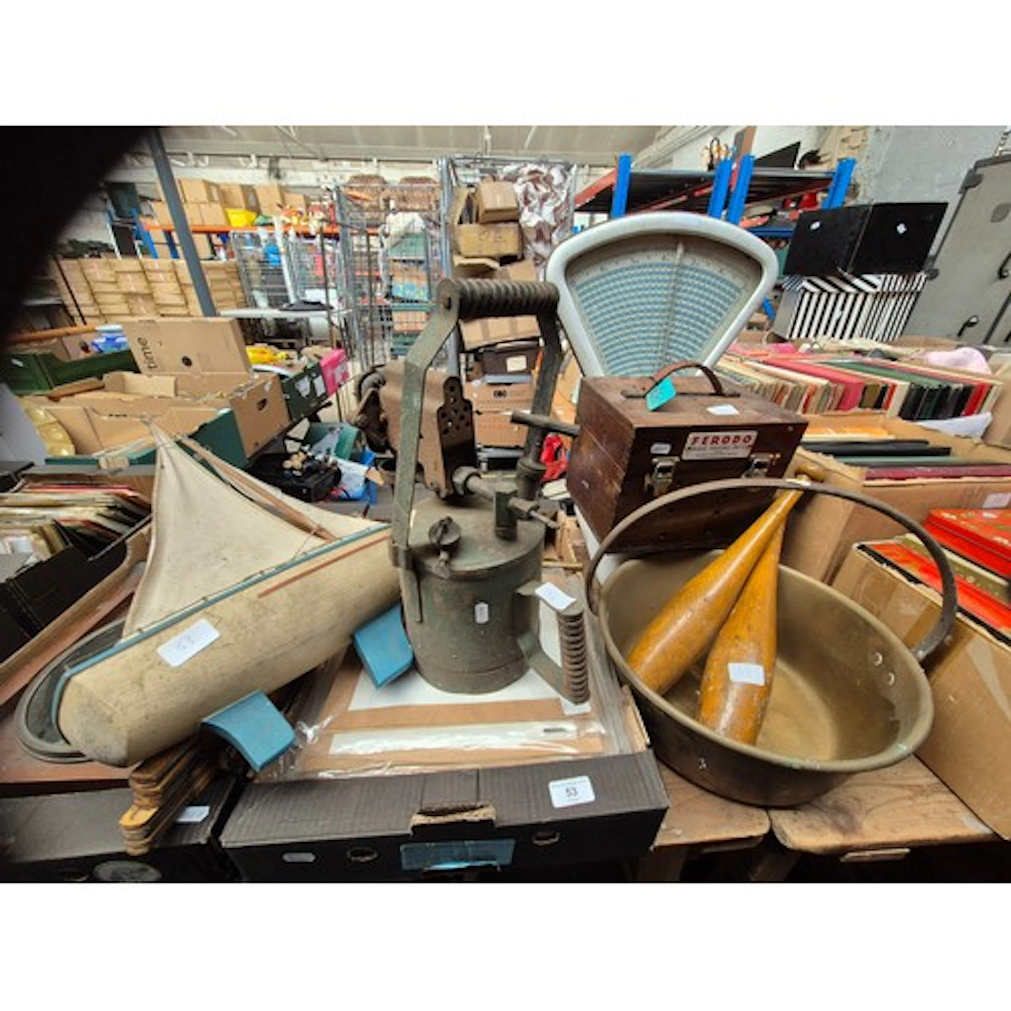 A mixed lot to include shop weighing scales, Ferodo brake te...