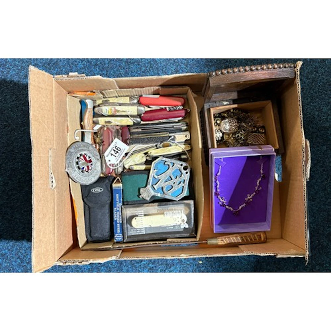 A collectors' lot incl pen and pocket knives, owl interest j...