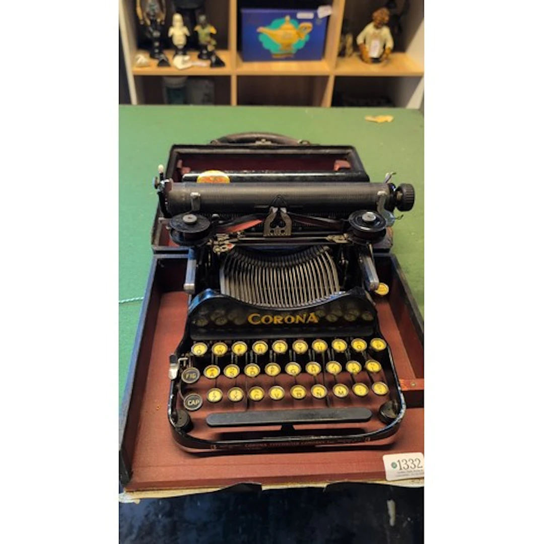 Corona No. 3 folding portable typewriter by Corona Typewrite...
