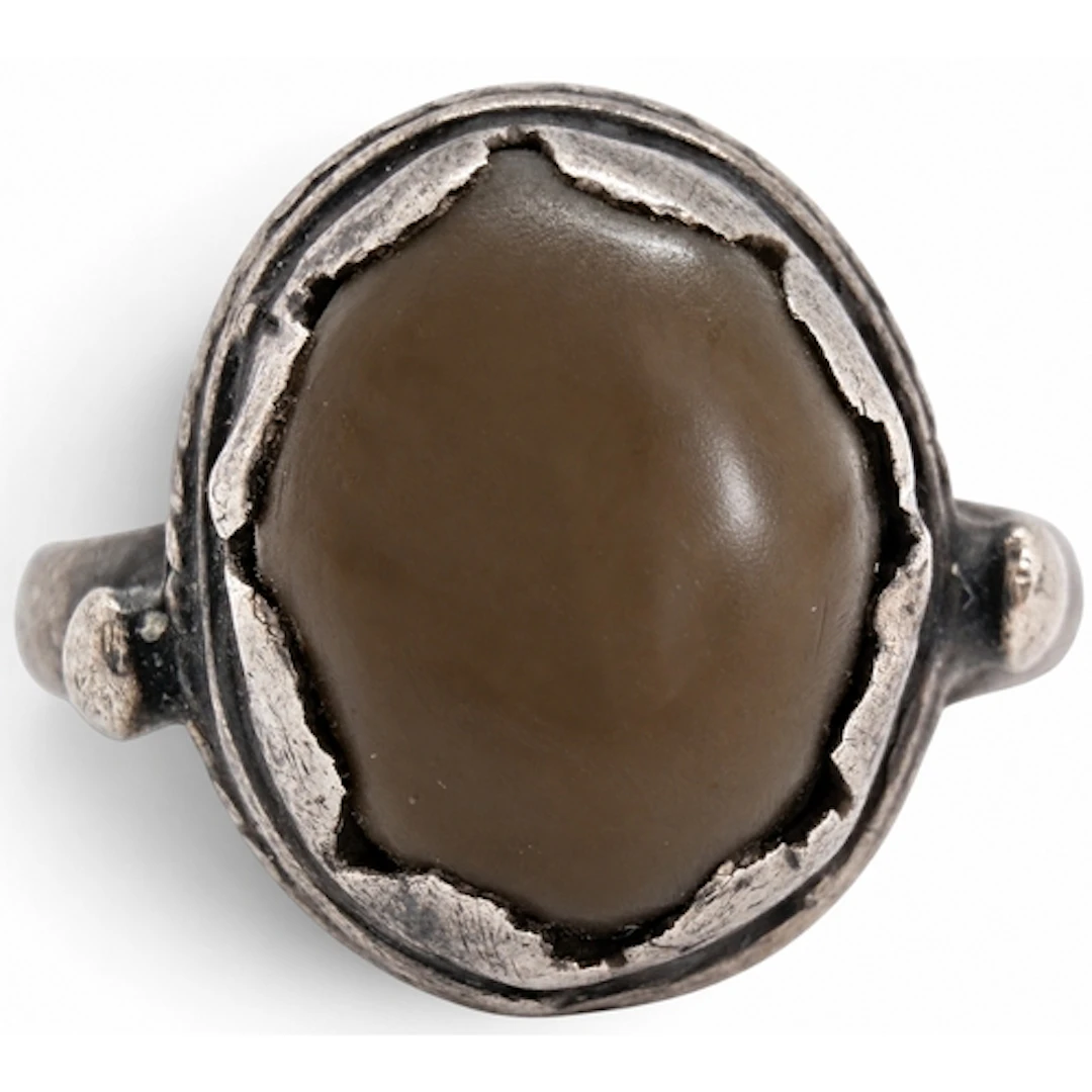 A scarce 17th century silver-mounted amuletic toadstone ring...
