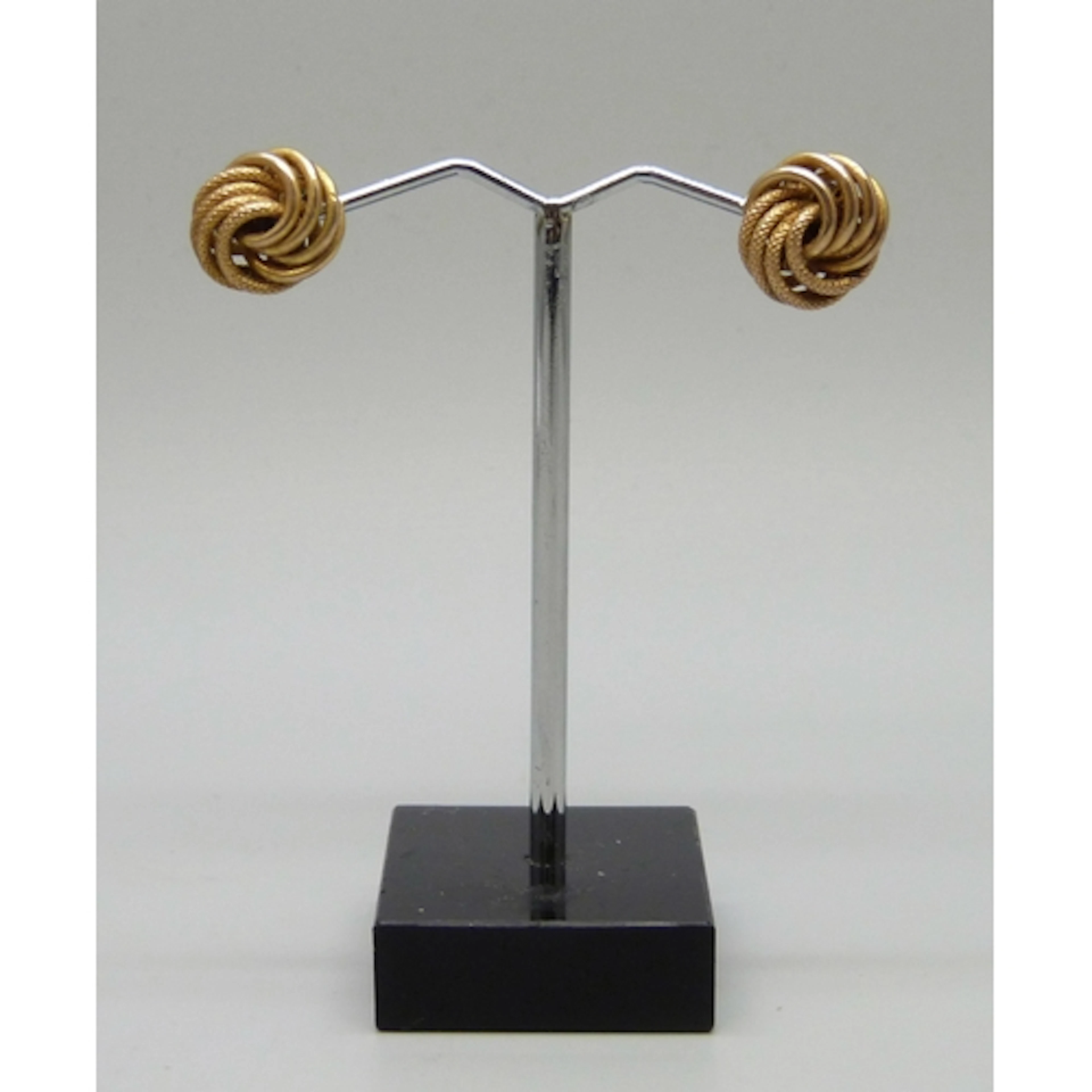 A pair of 9ct gold knot design stud earrings, 1.7g, 1.2cm